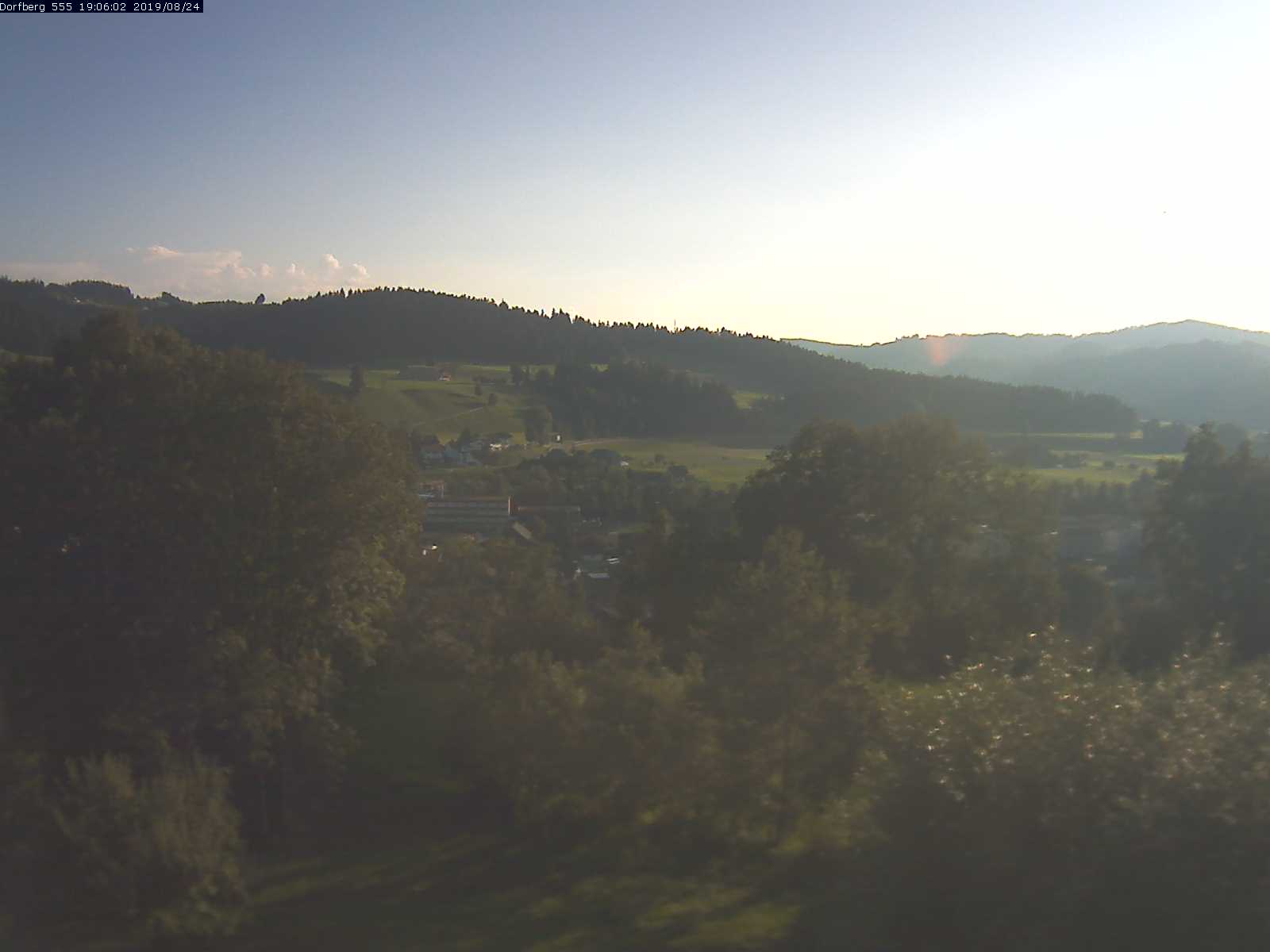 Webcam-Bild: Aussicht vom Dorfberg in Langnau 20190824-190601