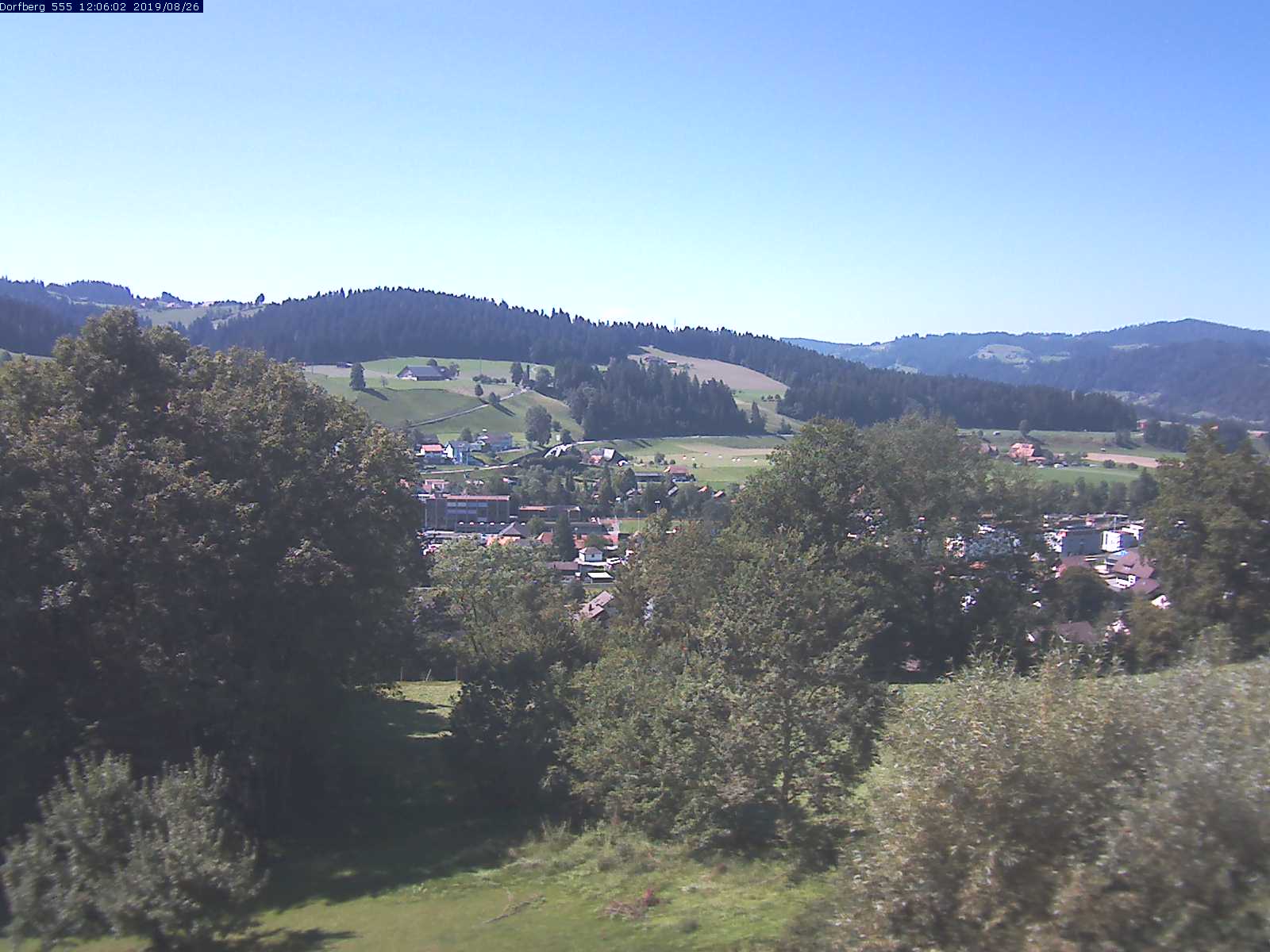 Webcam-Bild: Aussicht vom Dorfberg in Langnau 20190826-120601