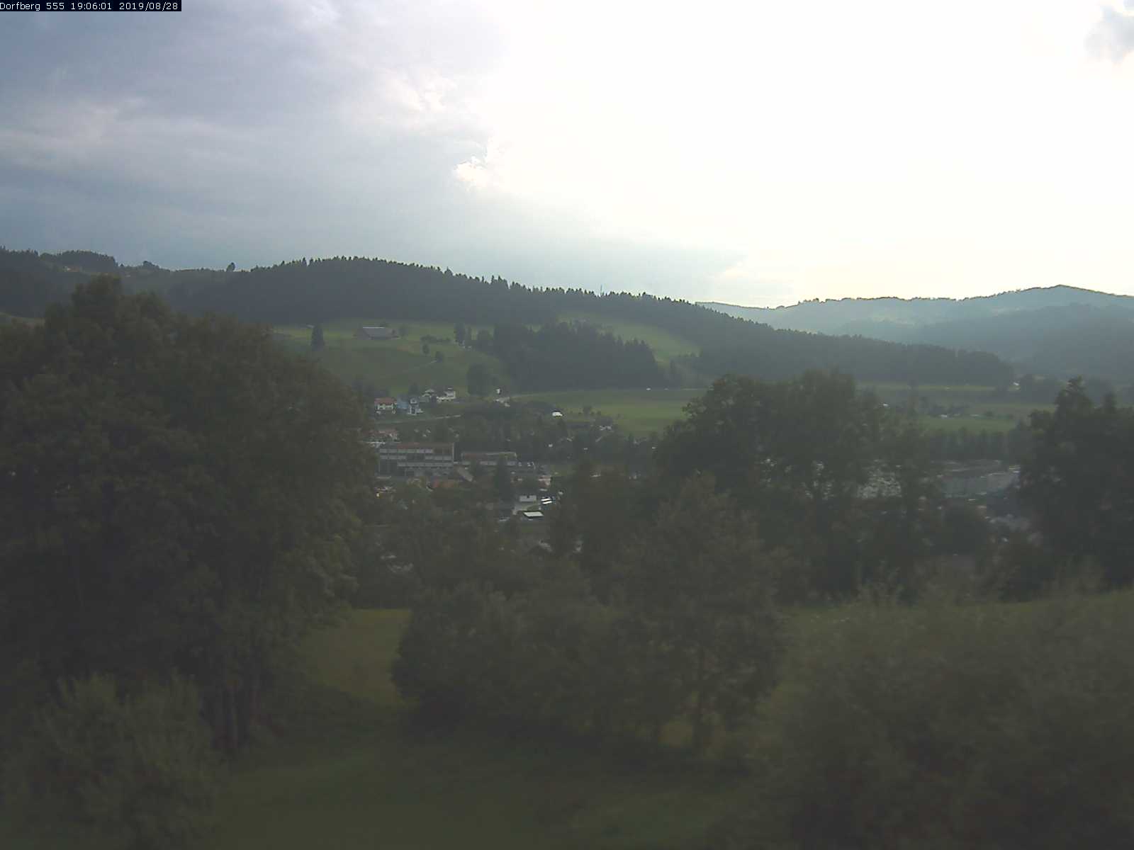 Webcam-Bild: Aussicht vom Dorfberg in Langnau 20190828-190601