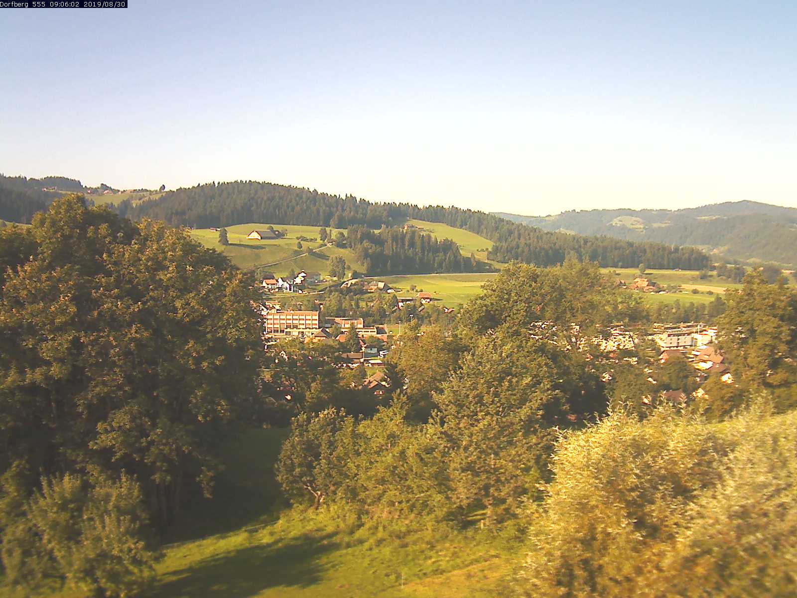 Webcam-Bild: Aussicht vom Dorfberg in Langnau 20190830-090601