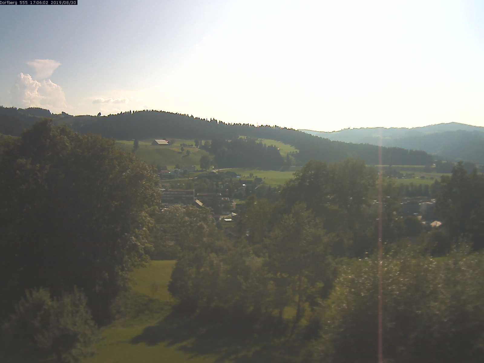 Webcam-Bild: Aussicht vom Dorfberg in Langnau 20190830-170601