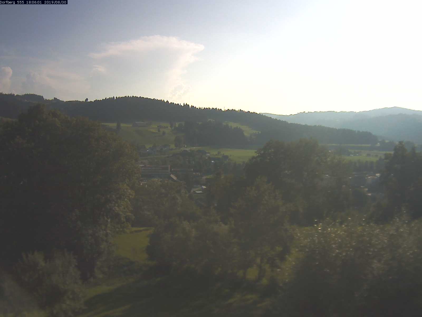 Webcam-Bild: Aussicht vom Dorfberg in Langnau 20190830-180601