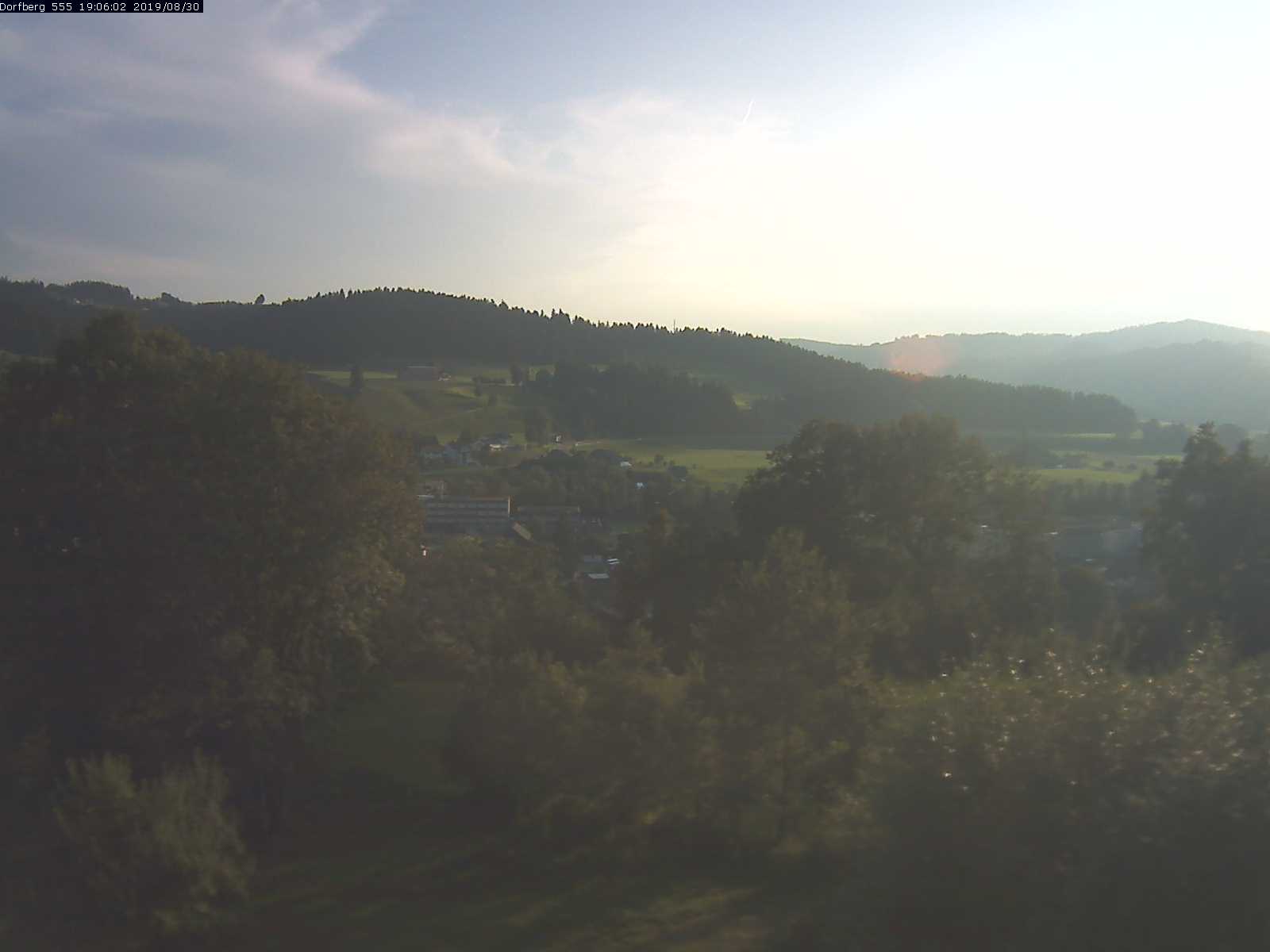 Webcam-Bild: Aussicht vom Dorfberg in Langnau 20190830-190601