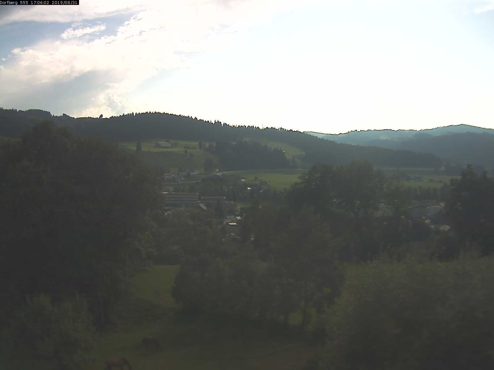 Webcam-Bild: Aussicht vom Dorfberg in Langnau 20190831-170602
