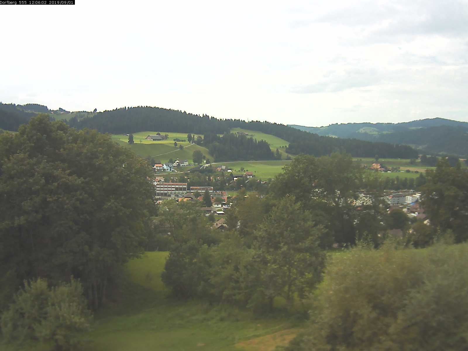 Webcam-Bild: Aussicht vom Dorfberg in Langnau 20190901-120601