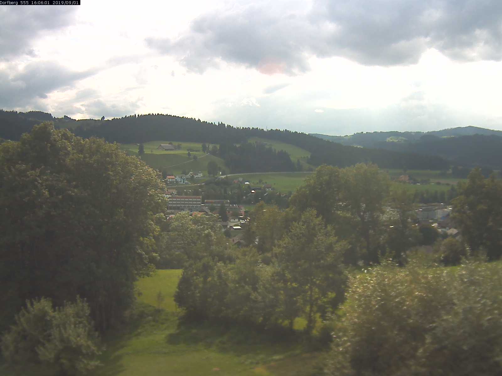 Webcam-Bild: Aussicht vom Dorfberg in Langnau 20190901-160601
