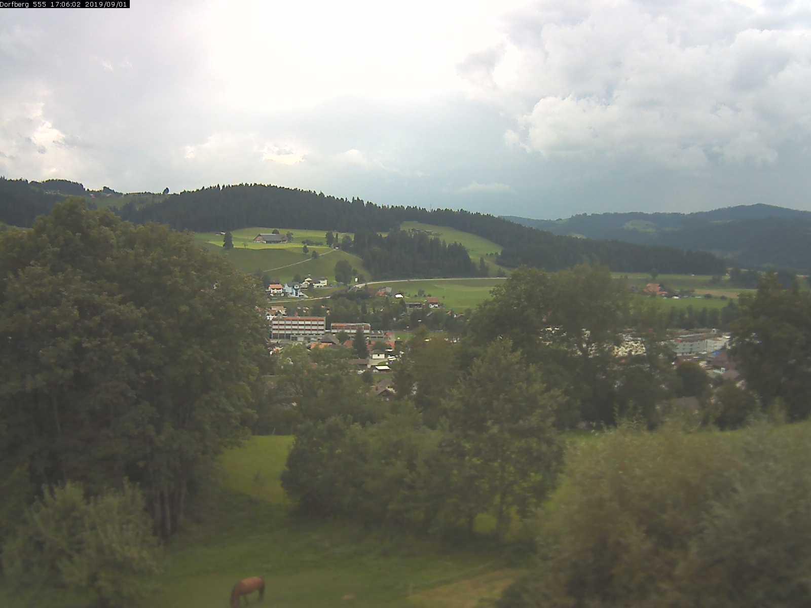 Webcam-Bild: Aussicht vom Dorfberg in Langnau 20190901-170601