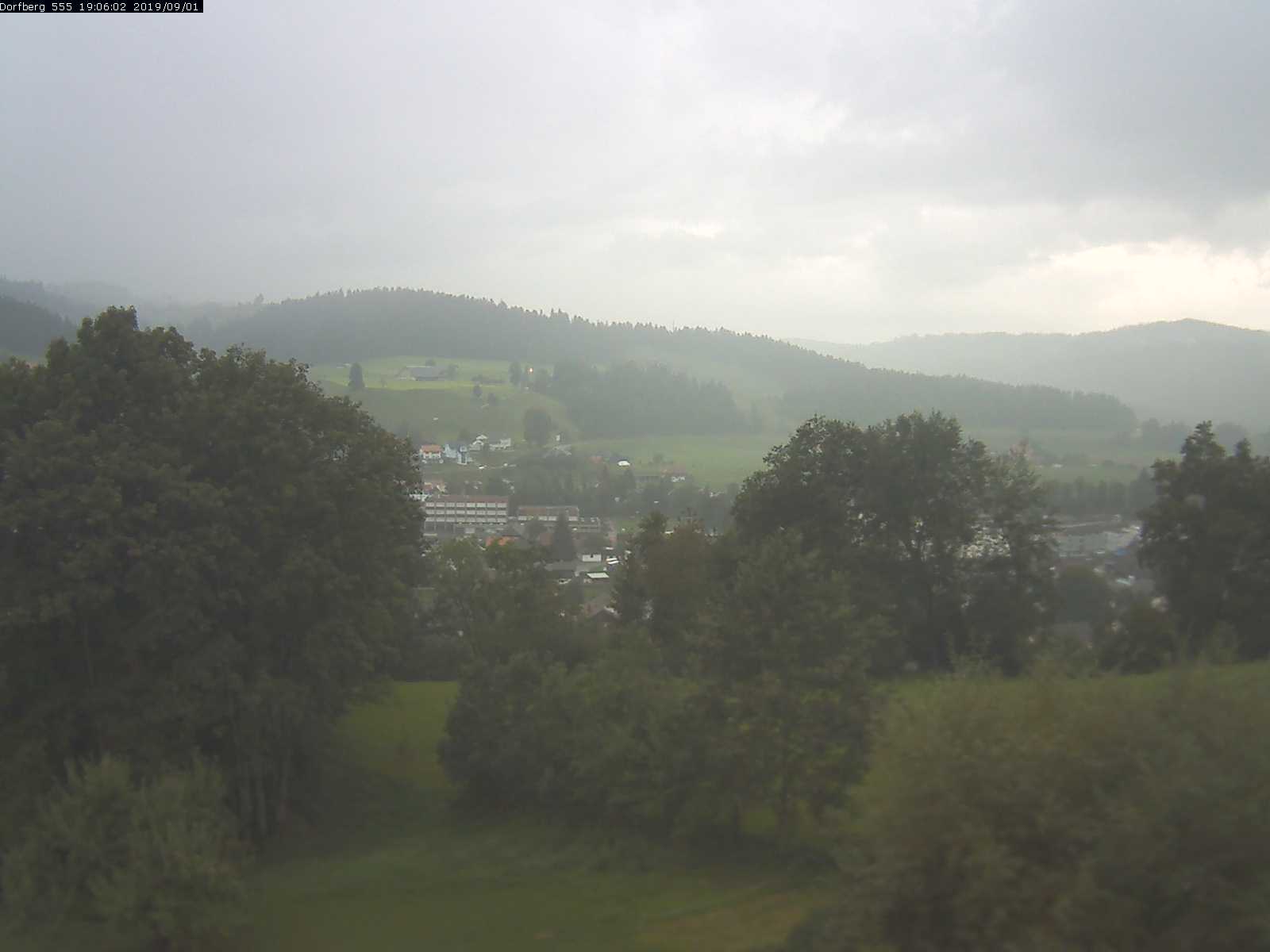 Webcam-Bild: Aussicht vom Dorfberg in Langnau 20190901-190601