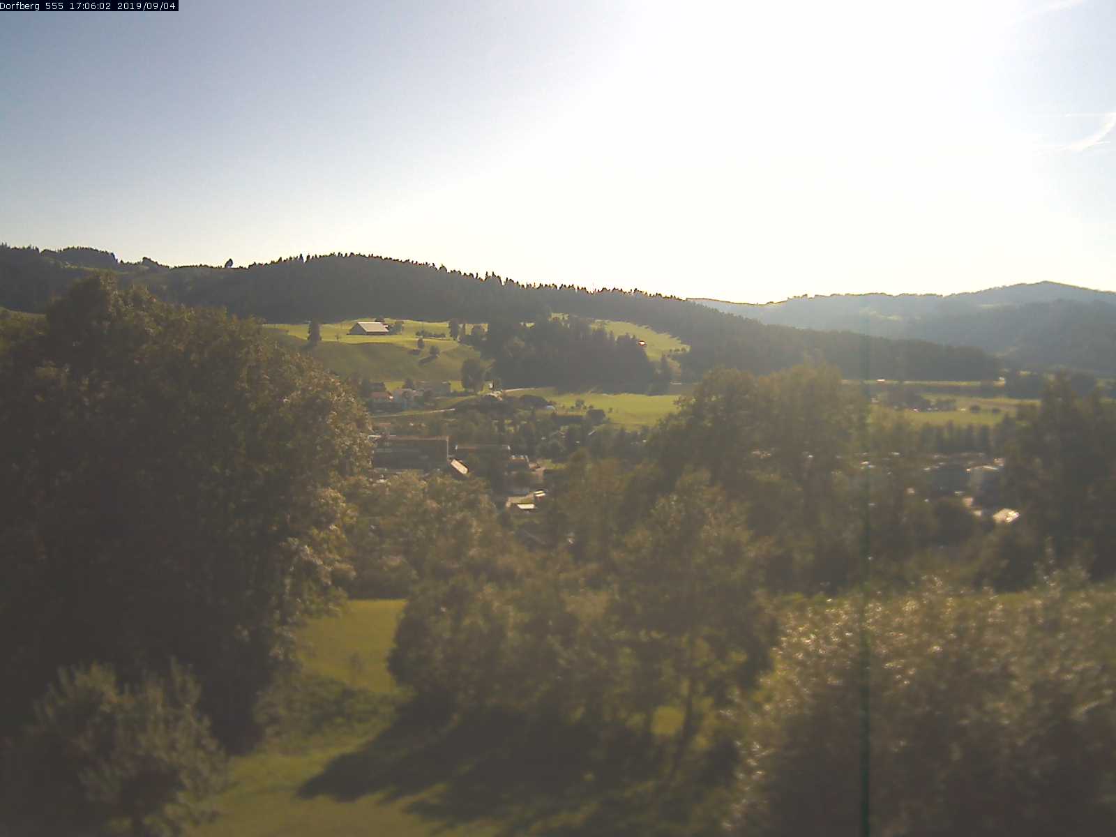Webcam-Bild: Aussicht vom Dorfberg in Langnau 20190904-170601