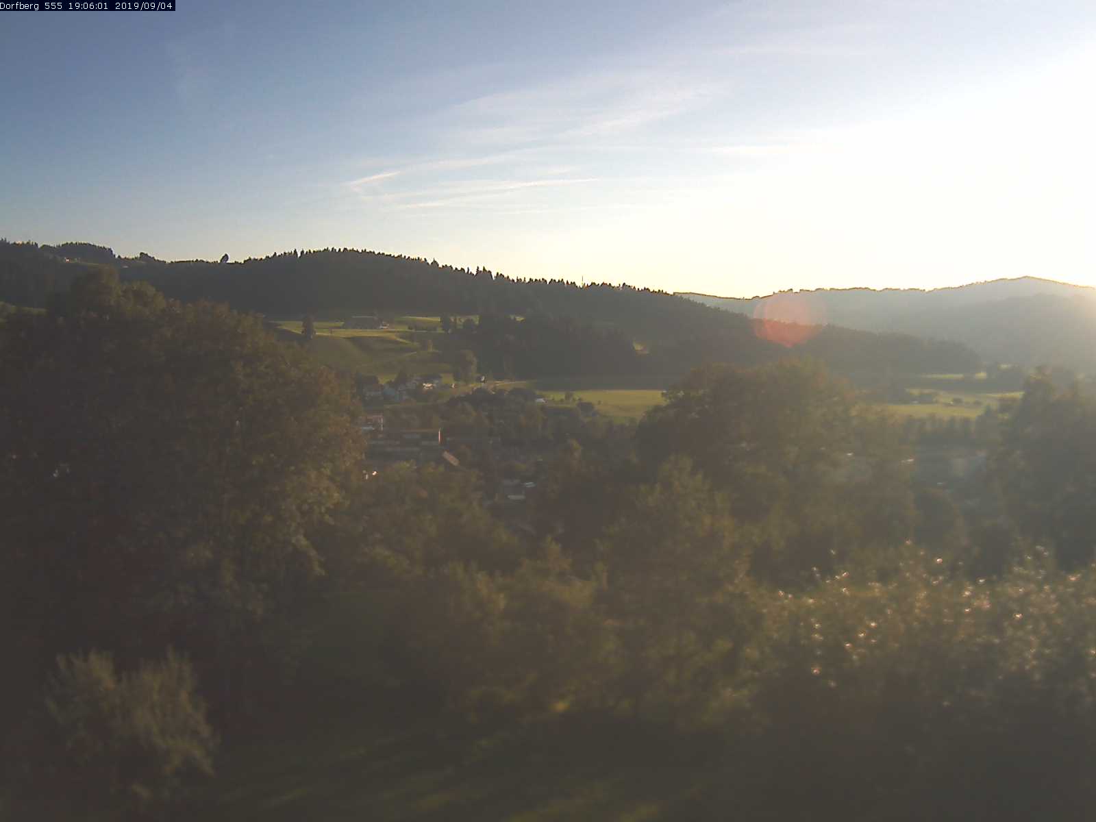 Webcam-Bild: Aussicht vom Dorfberg in Langnau 20190904-190601