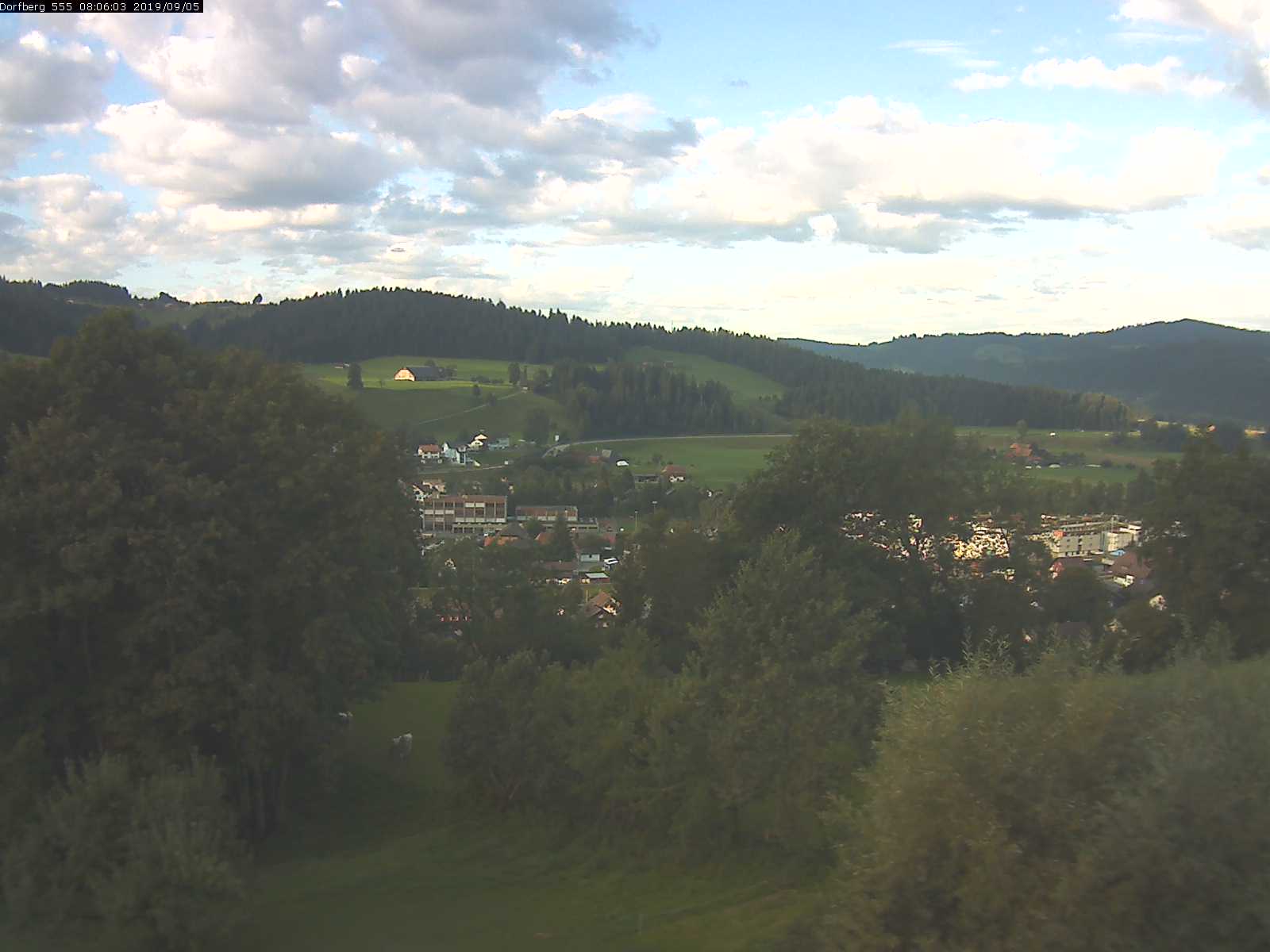 Webcam-Bild: Aussicht vom Dorfberg in Langnau 20190905-080601