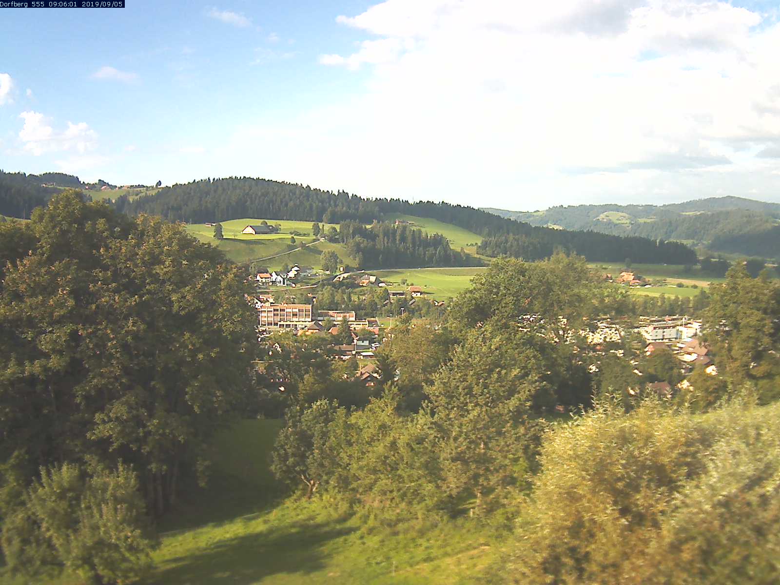 Webcam-Bild: Aussicht vom Dorfberg in Langnau 20190905-090601