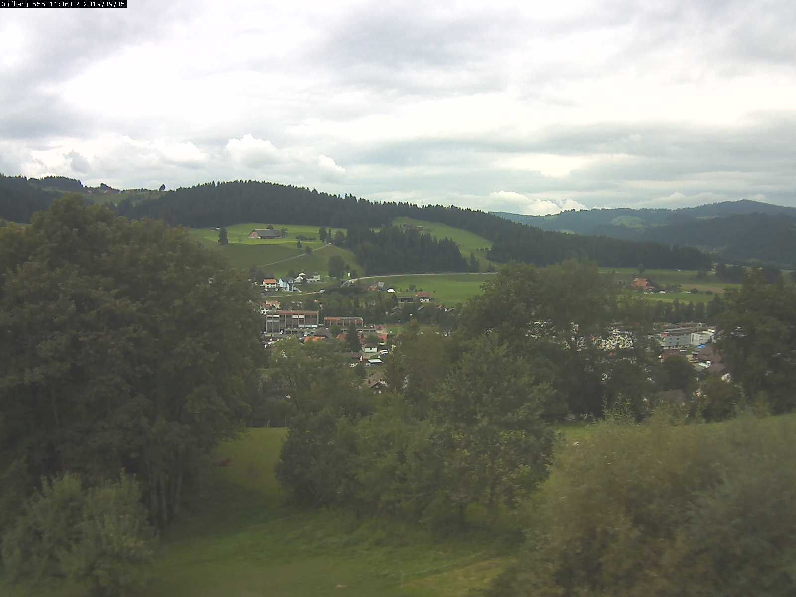 Webcam-Bild: Aussicht vom Dorfberg in Langnau 20190905-110601