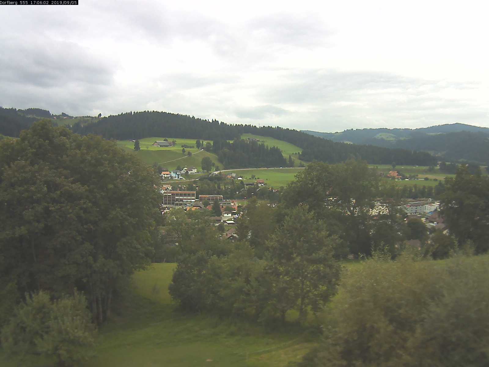 Webcam-Bild: Aussicht vom Dorfberg in Langnau 20190905-170601