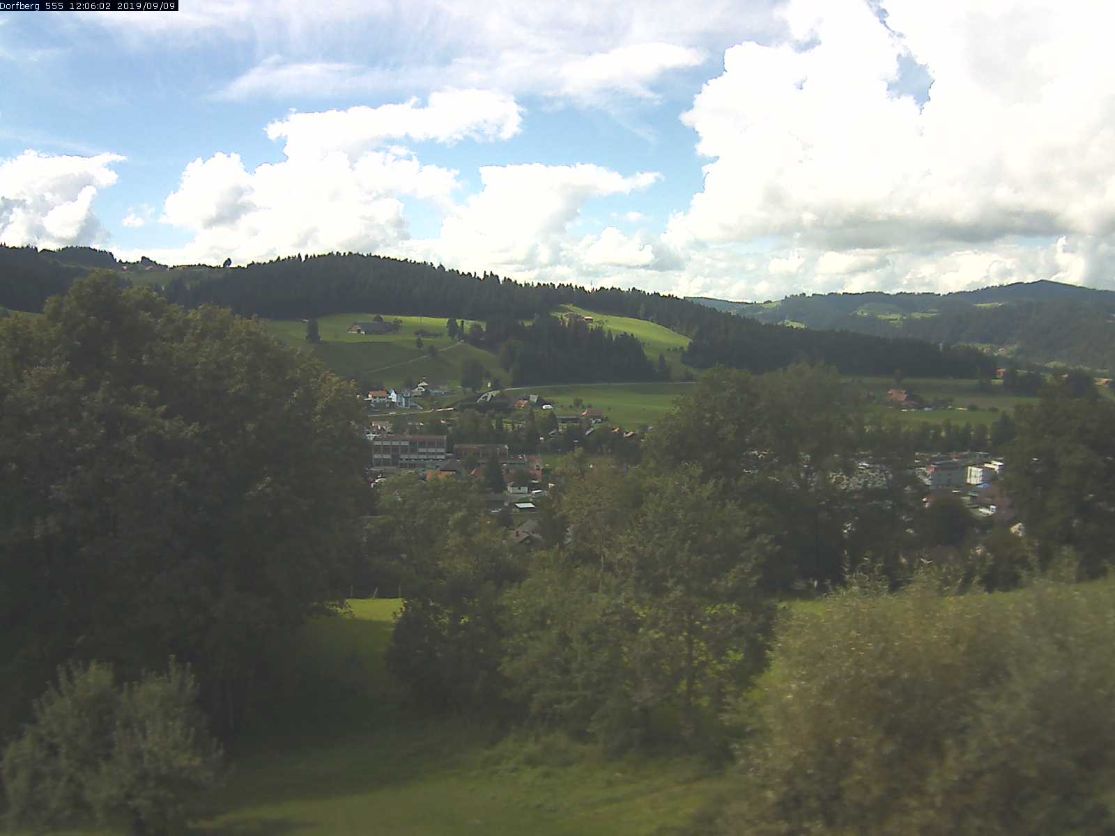 Webcam-Bild: Aussicht vom Dorfberg in Langnau 20190909-120601