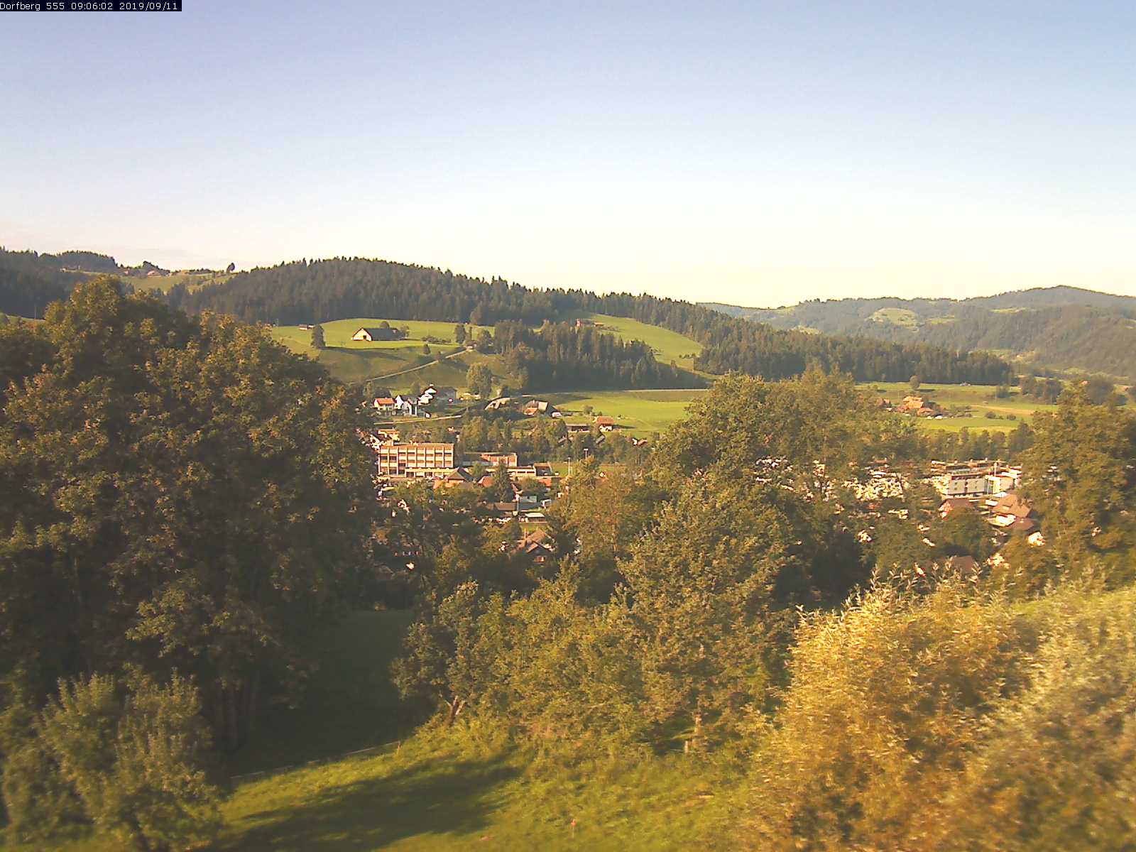 Webcam-Bild: Aussicht vom Dorfberg in Langnau 20190911-090601