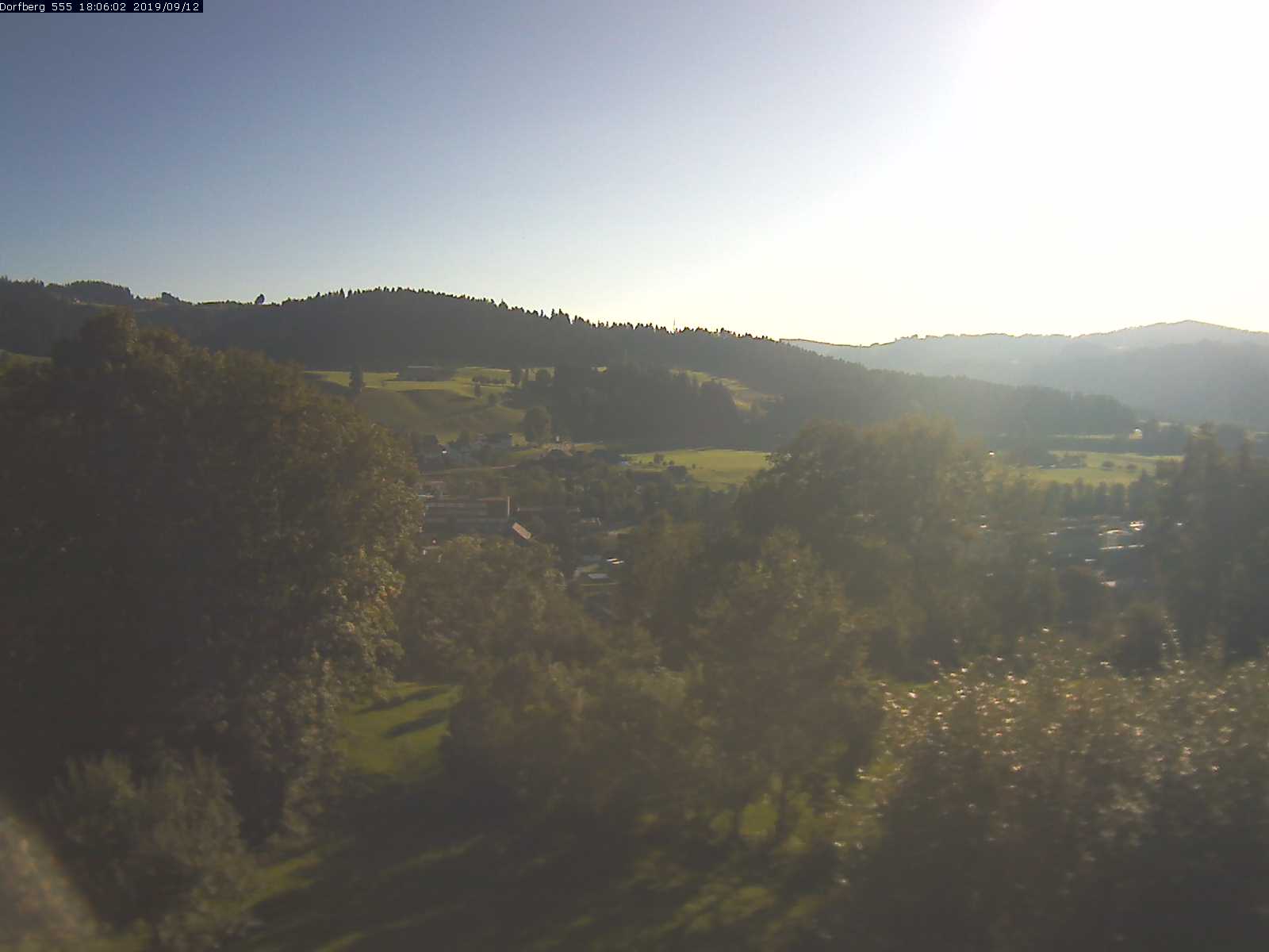 Webcam-Bild: Aussicht vom Dorfberg in Langnau 20190912-180601