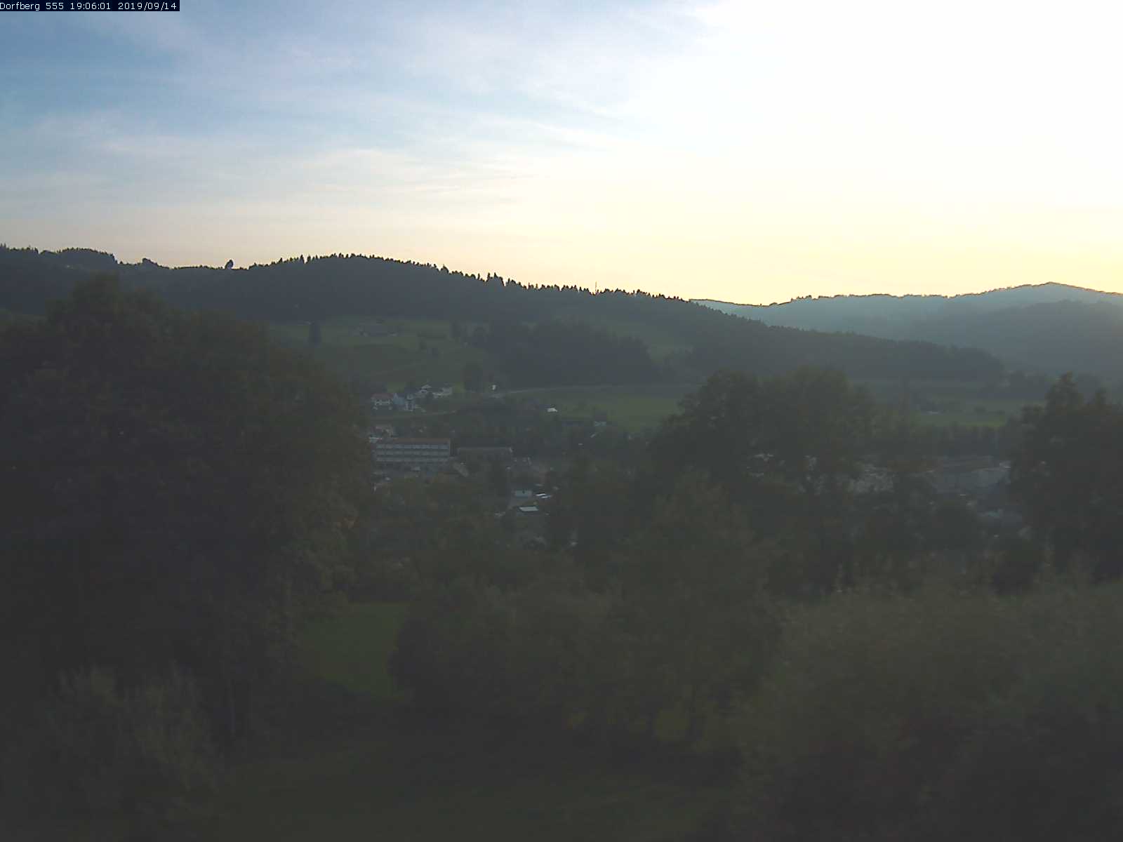 Webcam-Bild: Aussicht vom Dorfberg in Langnau 20190914-190601
