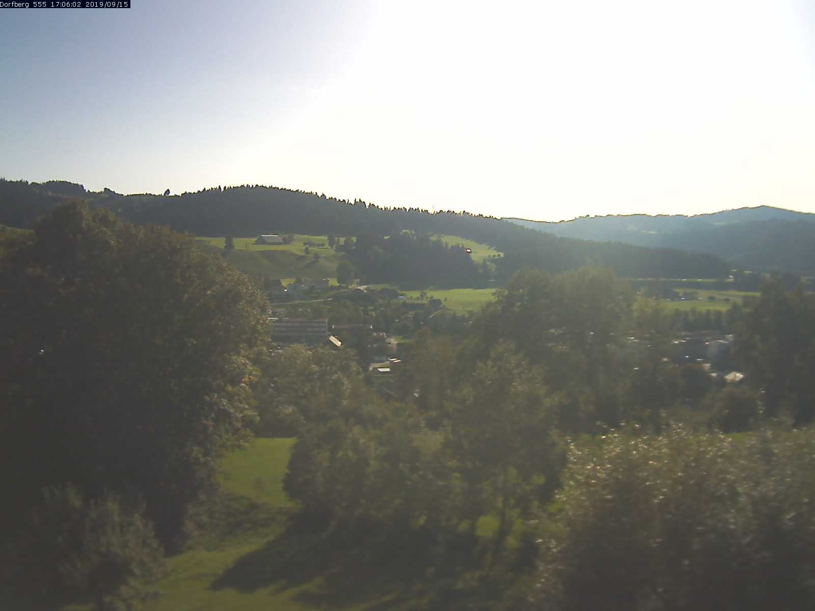 Webcam-Bild: Aussicht vom Dorfberg in Langnau 20190915-170601