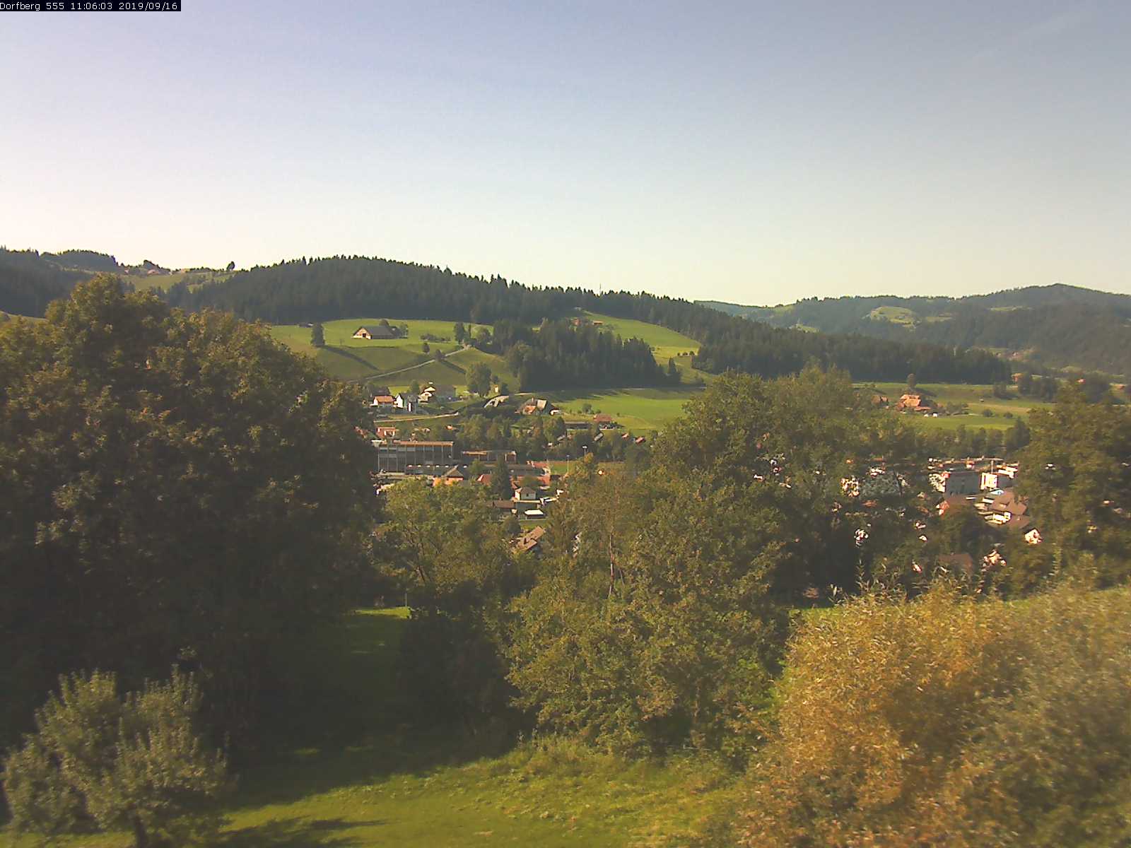 Webcam-Bild: Aussicht vom Dorfberg in Langnau 20190916-110601
