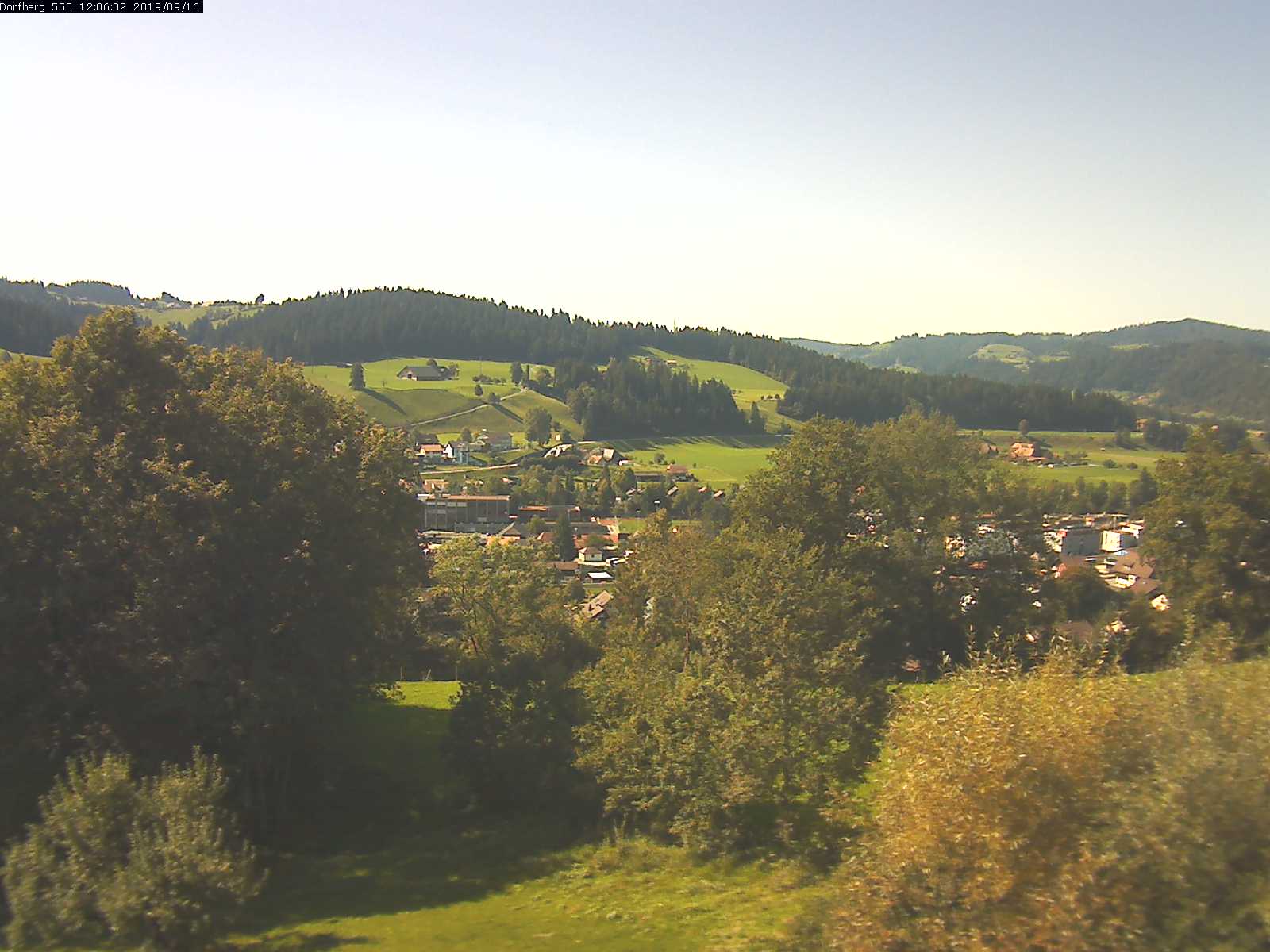 Webcam-Bild: Aussicht vom Dorfberg in Langnau 20190916-120601