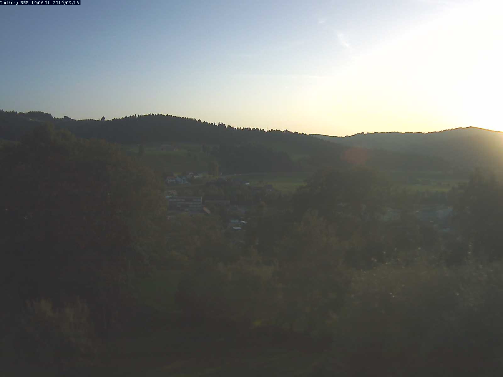 Webcam-Bild: Aussicht vom Dorfberg in Langnau 20190916-190601