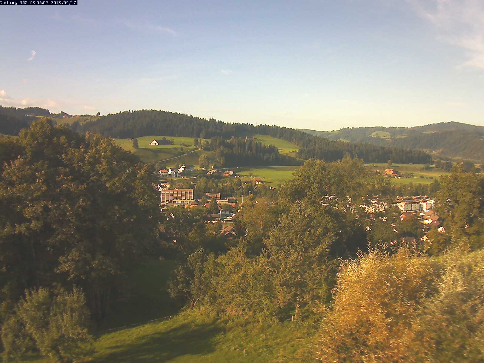 Webcam-Bild: Aussicht vom Dorfberg in Langnau 20190917-090601