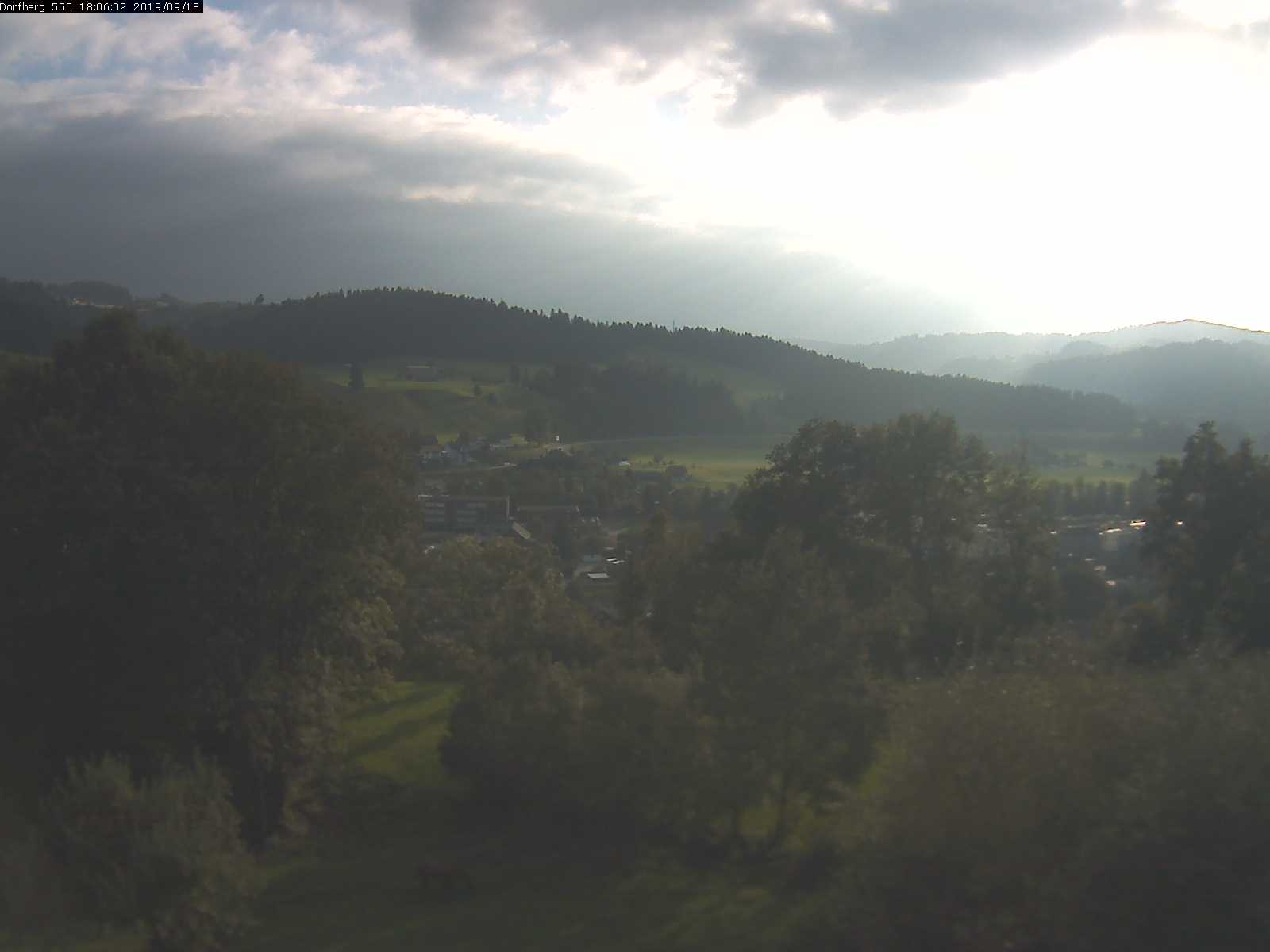Webcam-Bild: Aussicht vom Dorfberg in Langnau 20190918-180601