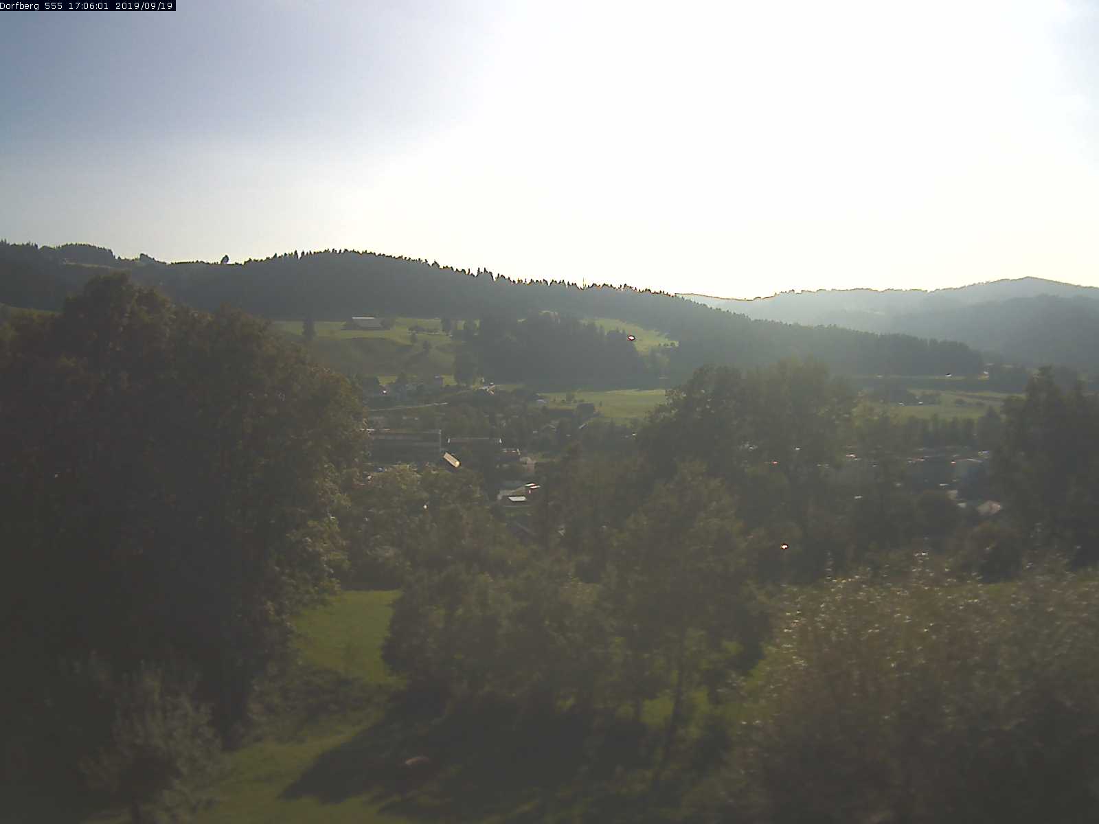 Webcam-Bild: Aussicht vom Dorfberg in Langnau 20190919-170601