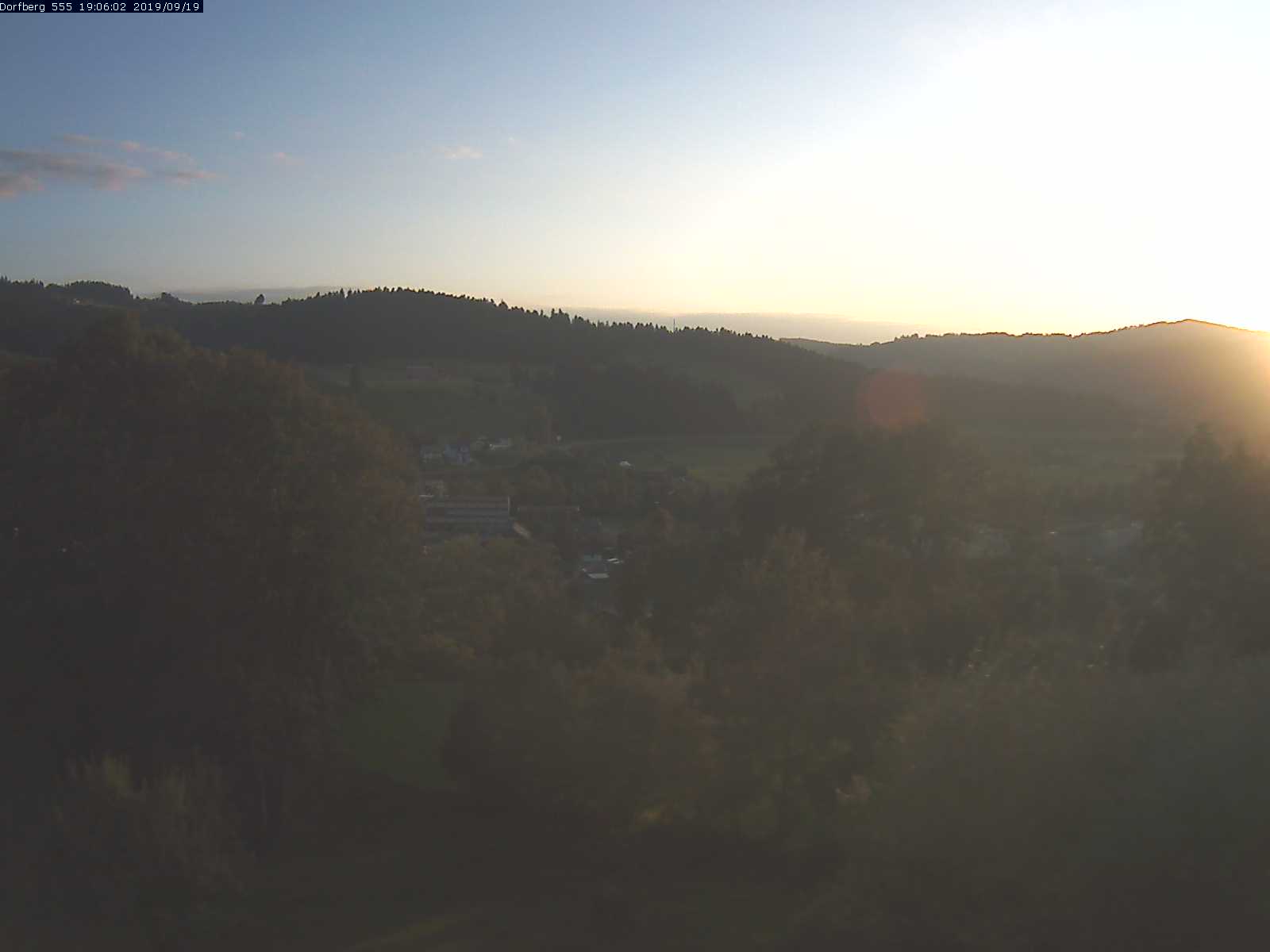 Webcam-Bild: Aussicht vom Dorfberg in Langnau 20190919-190601