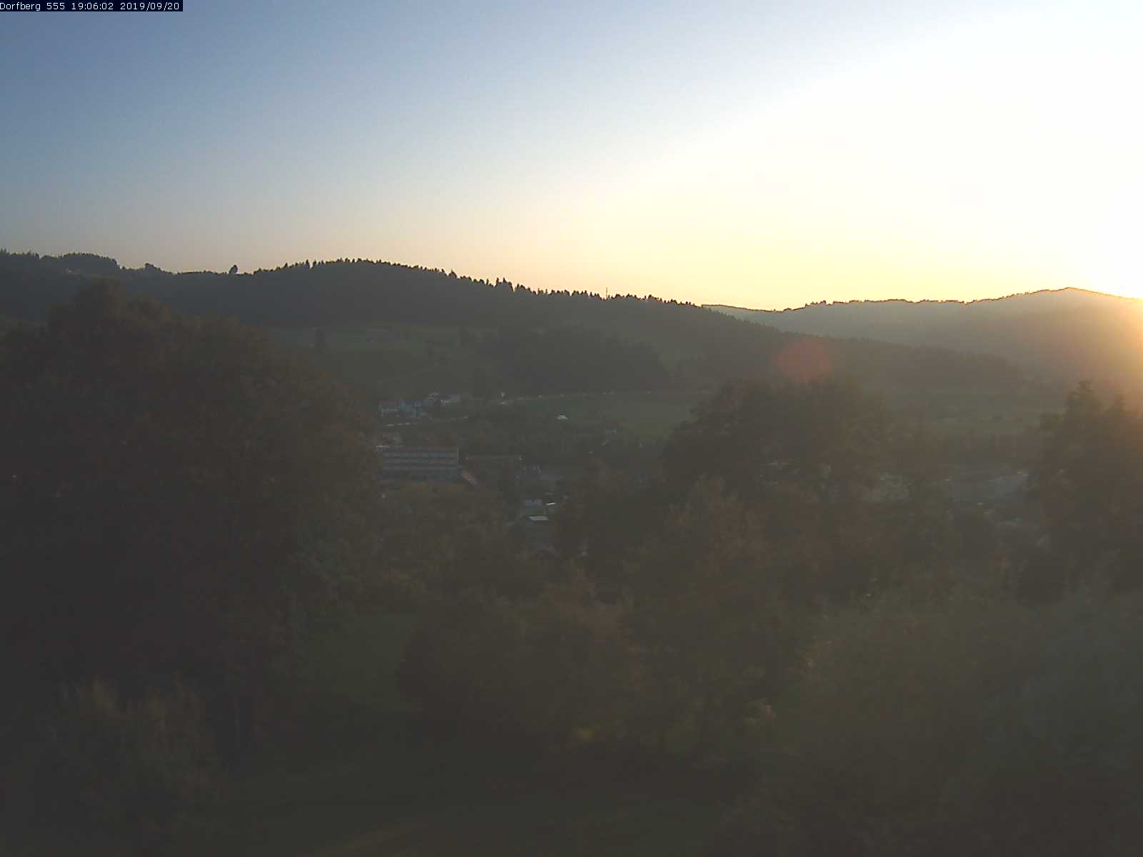 Webcam-Bild: Aussicht vom Dorfberg in Langnau 20190920-190601