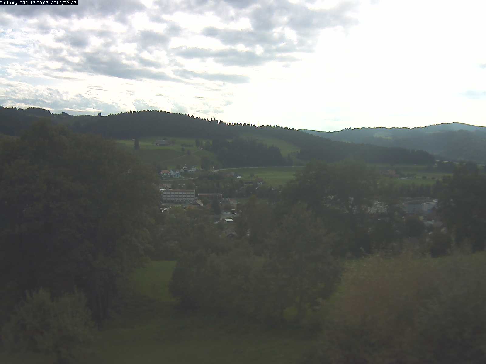 Webcam-Bild: Aussicht vom Dorfberg in Langnau 20190922-170601