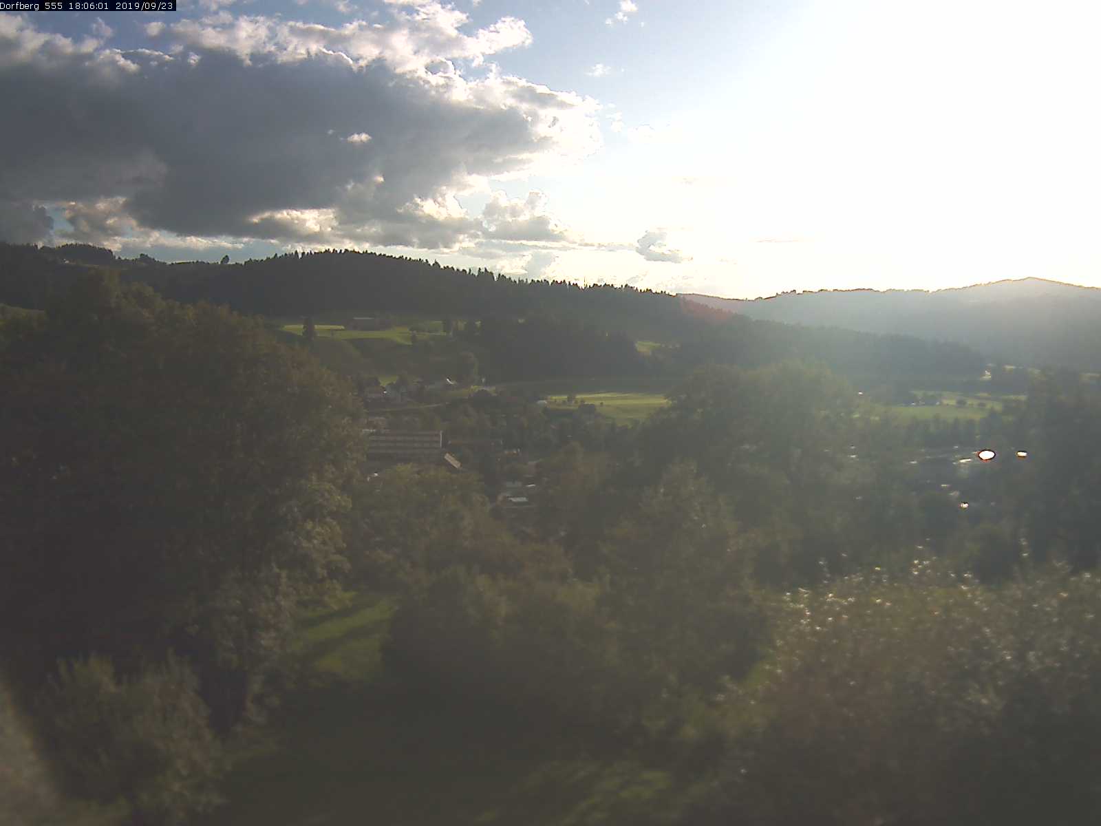 Webcam-Bild: Aussicht vom Dorfberg in Langnau 20190923-180601