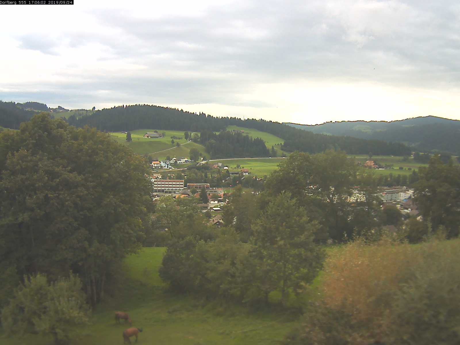 Webcam-Bild: Aussicht vom Dorfberg in Langnau 20190924-170601