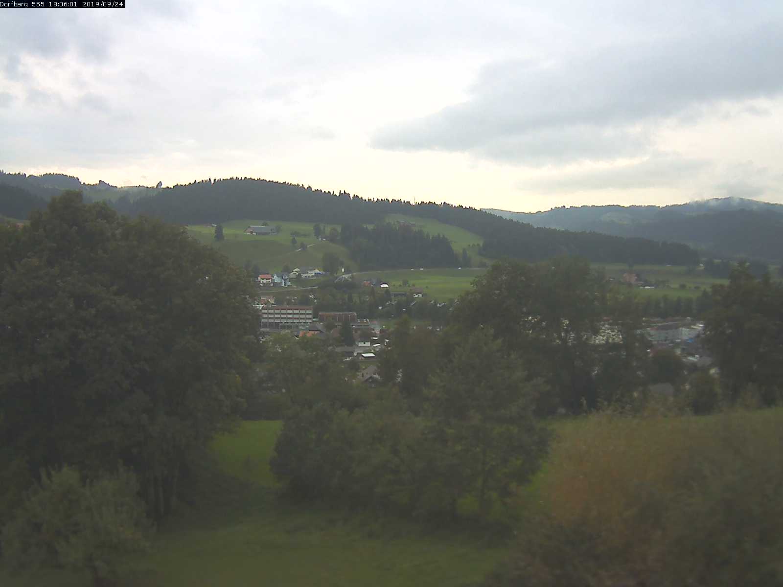Webcam-Bild: Aussicht vom Dorfberg in Langnau 20190924-180601