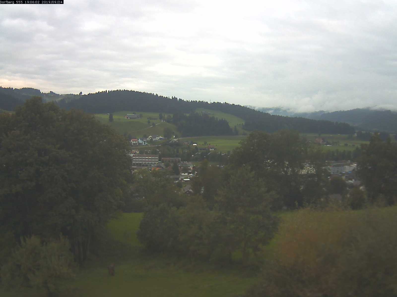 Webcam-Bild: Aussicht vom Dorfberg in Langnau 20190924-190601
