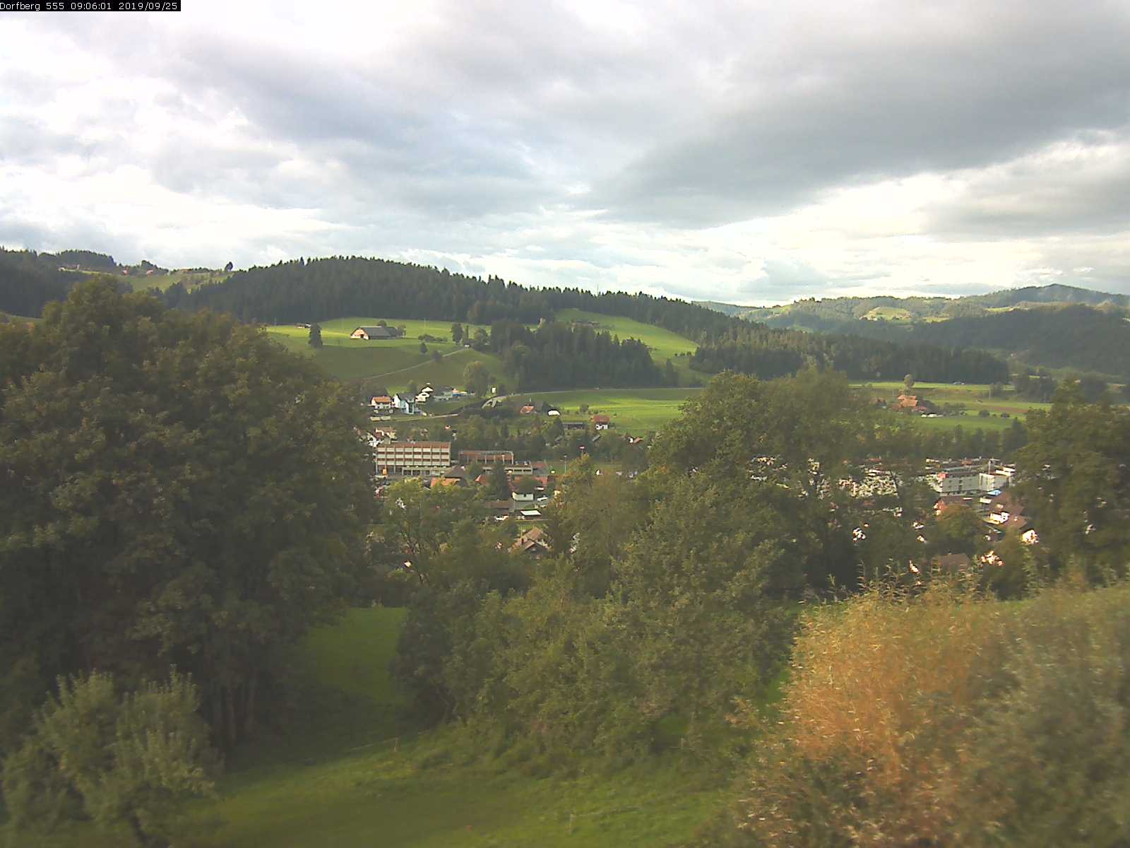 Webcam-Bild: Aussicht vom Dorfberg in Langnau 20190925-090601