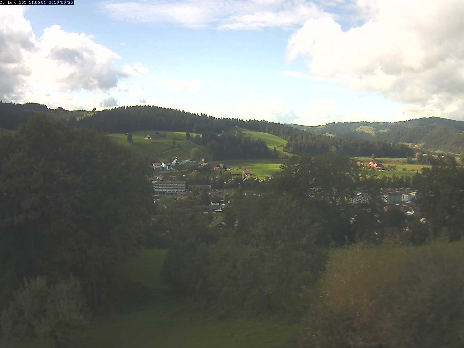 Webcam-Bild: Aussicht vom Dorfberg in Langnau 20190925-110601