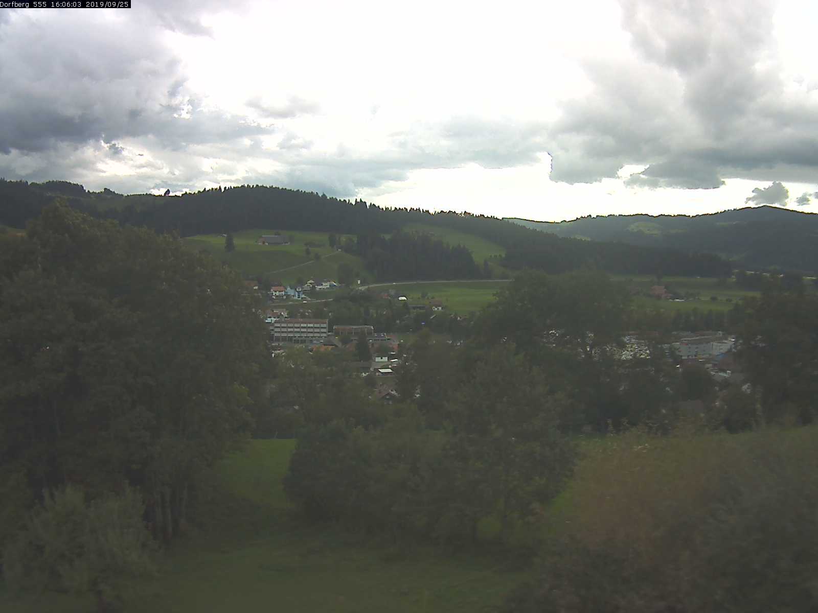 Webcam-Bild: Aussicht vom Dorfberg in Langnau 20190925-160601