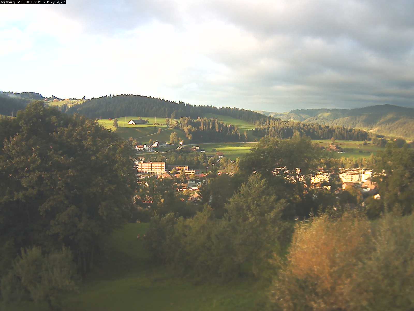 Webcam-Bild: Aussicht vom Dorfberg in Langnau 20190927-080601