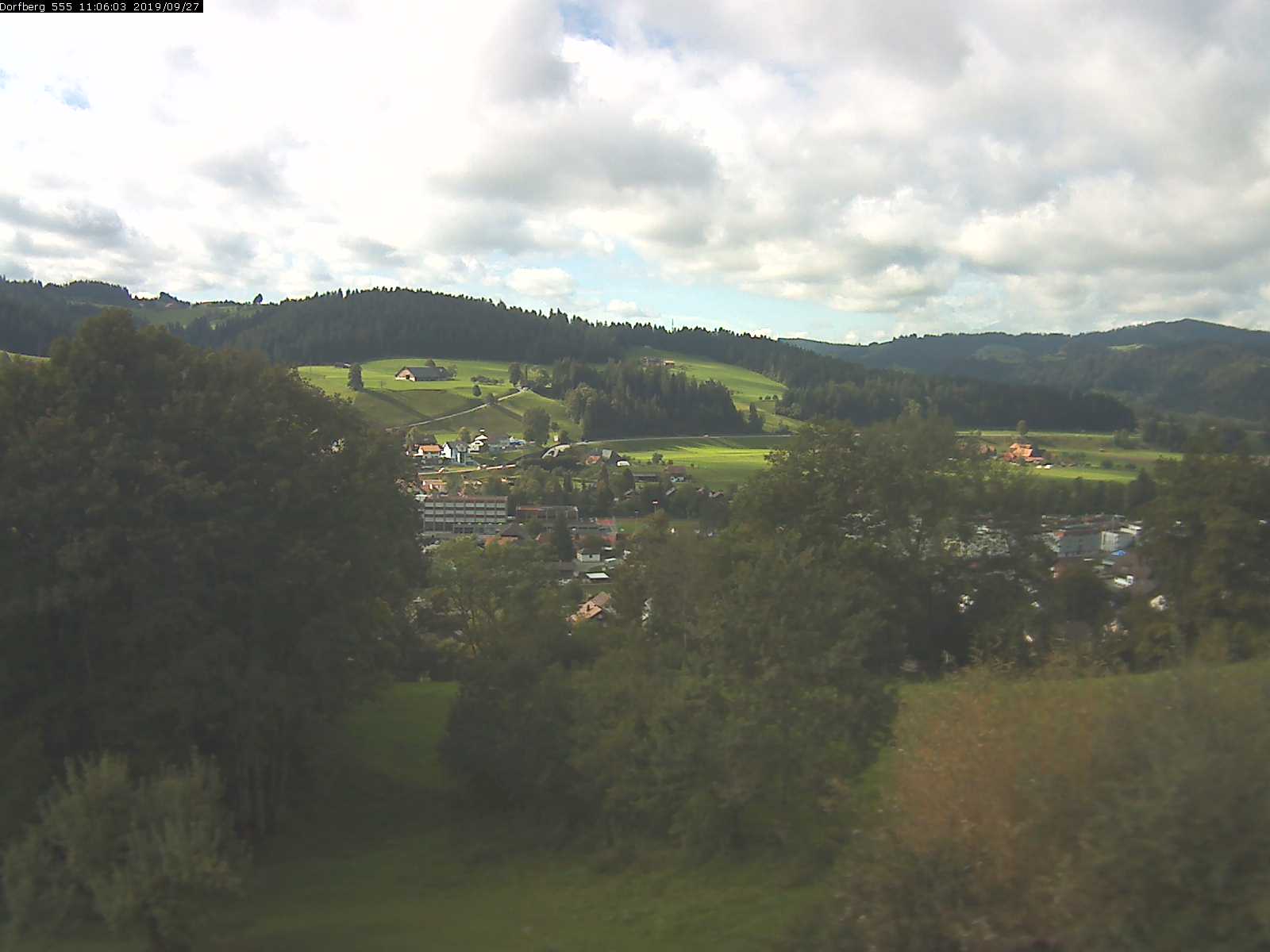 Webcam-Bild: Aussicht vom Dorfberg in Langnau 20190927-110601