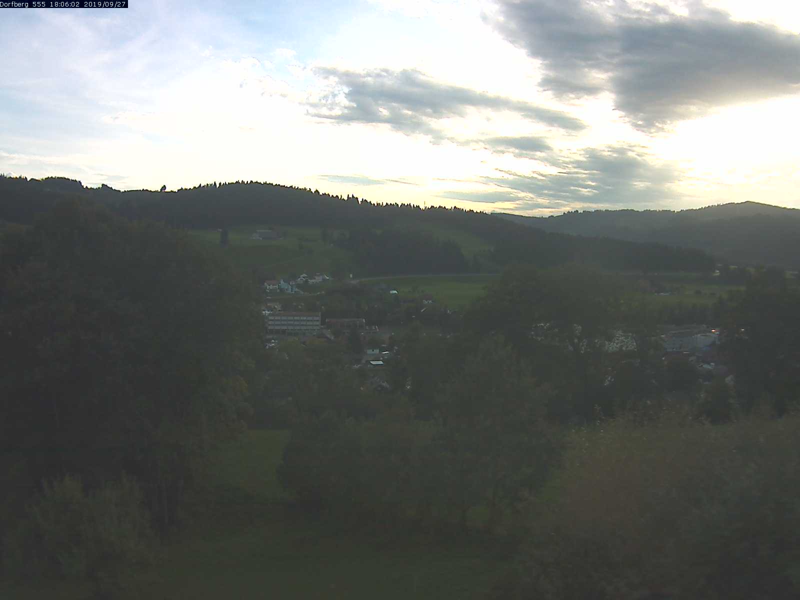 Webcam-Bild: Aussicht vom Dorfberg in Langnau 20190927-180601