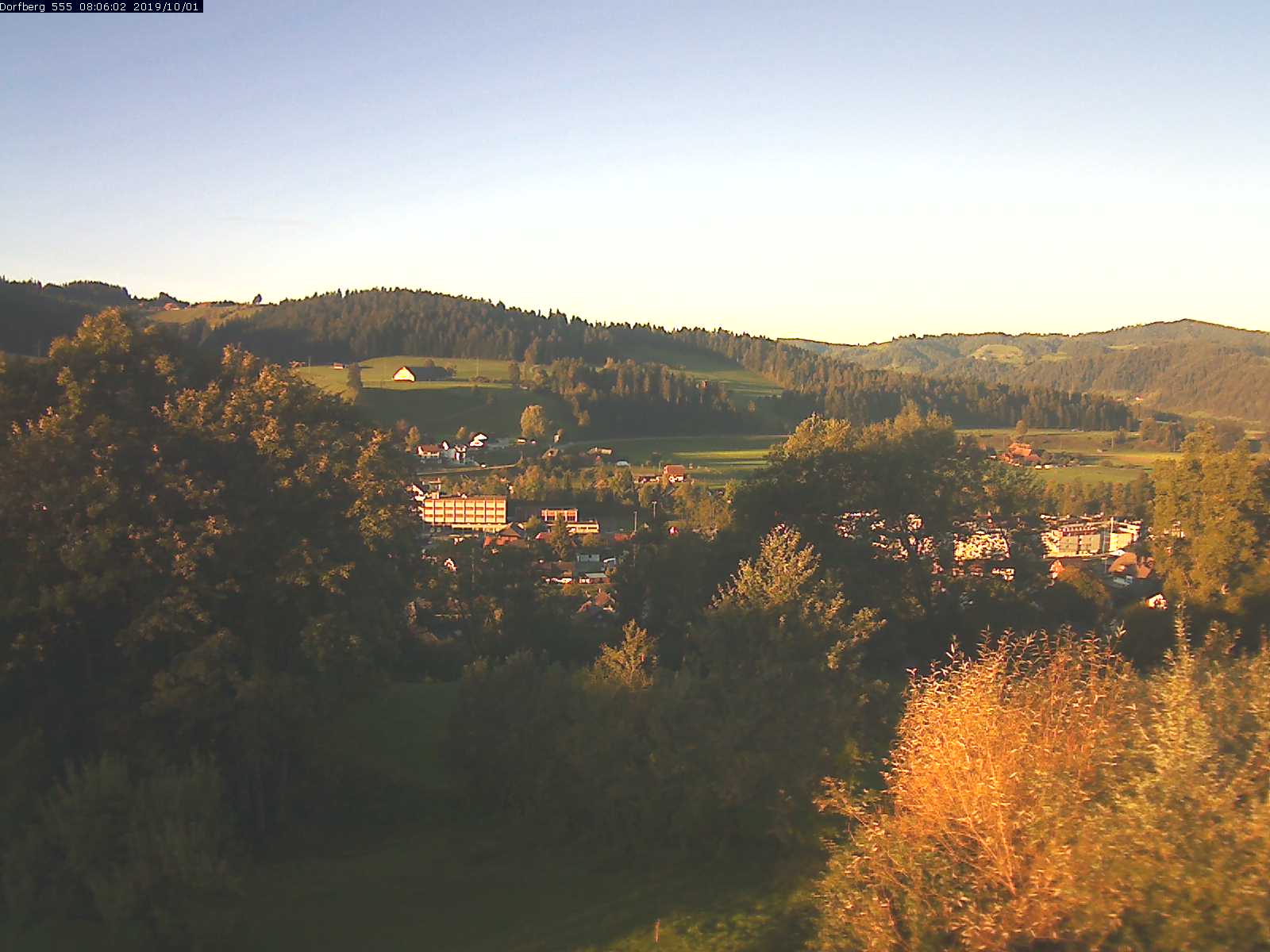 Webcam-Bild: Aussicht vom Dorfberg in Langnau 20191001-080601
