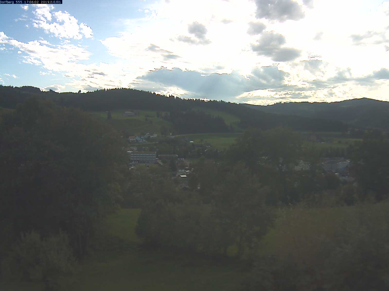 Webcam-Bild: Aussicht vom Dorfberg in Langnau 20191001-170601