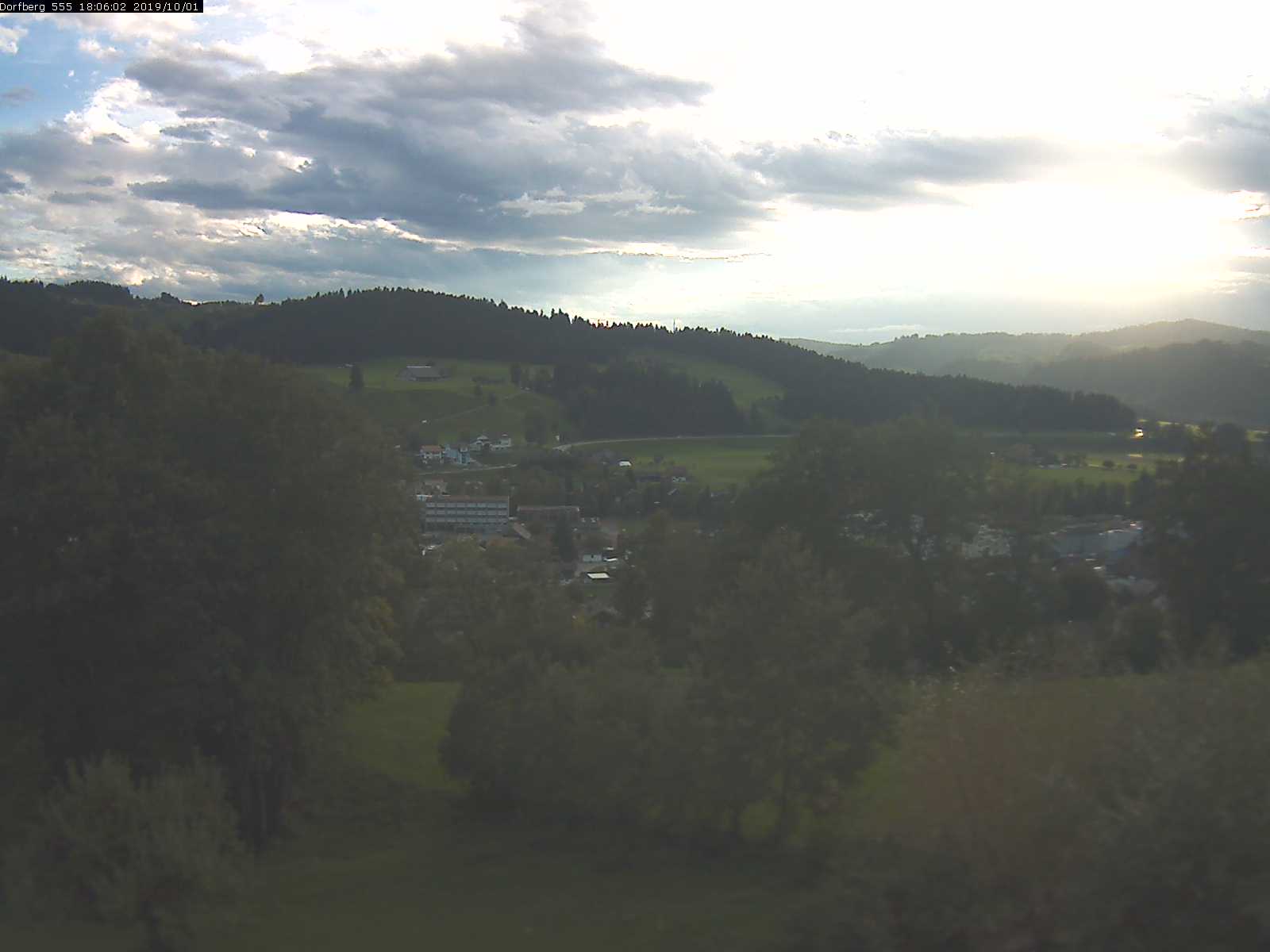 Webcam-Bild: Aussicht vom Dorfberg in Langnau 20191001-180601