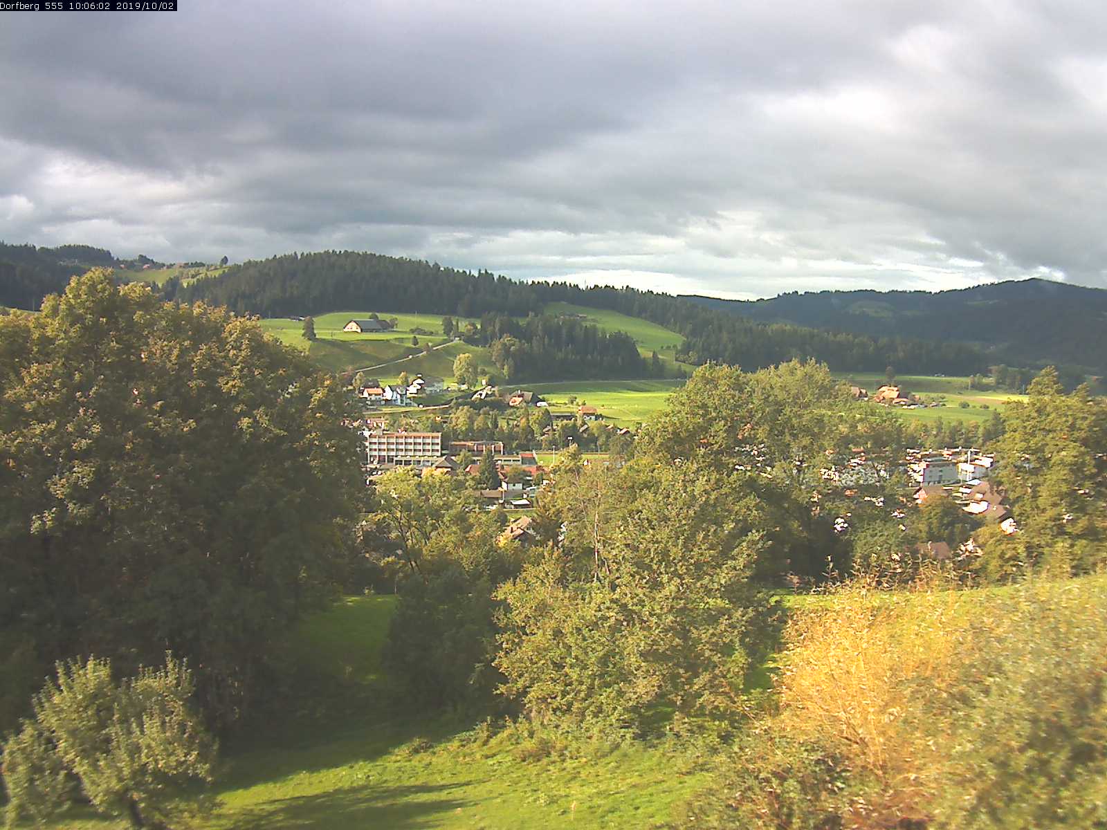 Webcam-Bild: Aussicht vom Dorfberg in Langnau 20191002-100601