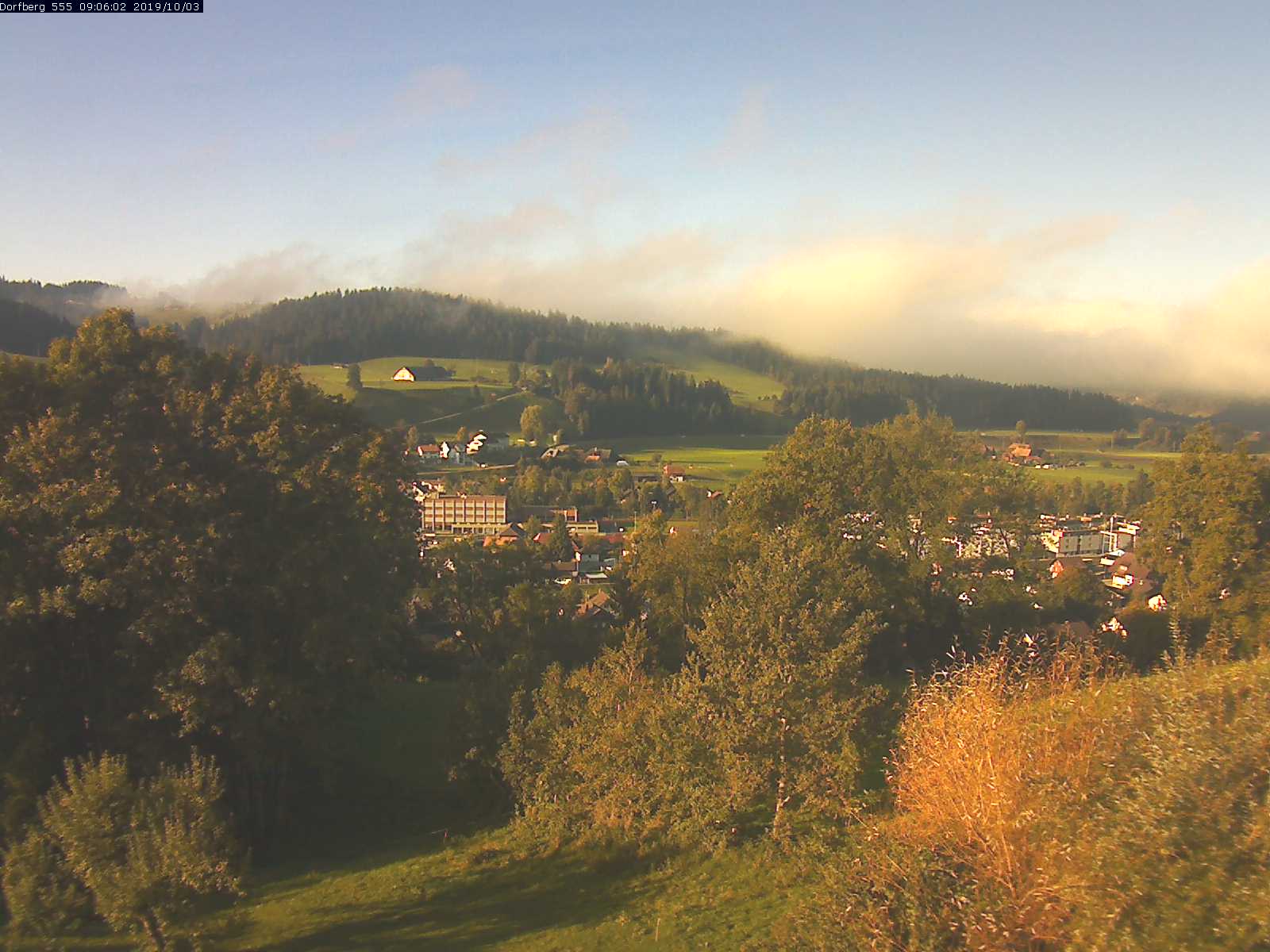 Webcam-Bild: Aussicht vom Dorfberg in Langnau 20191003-090601