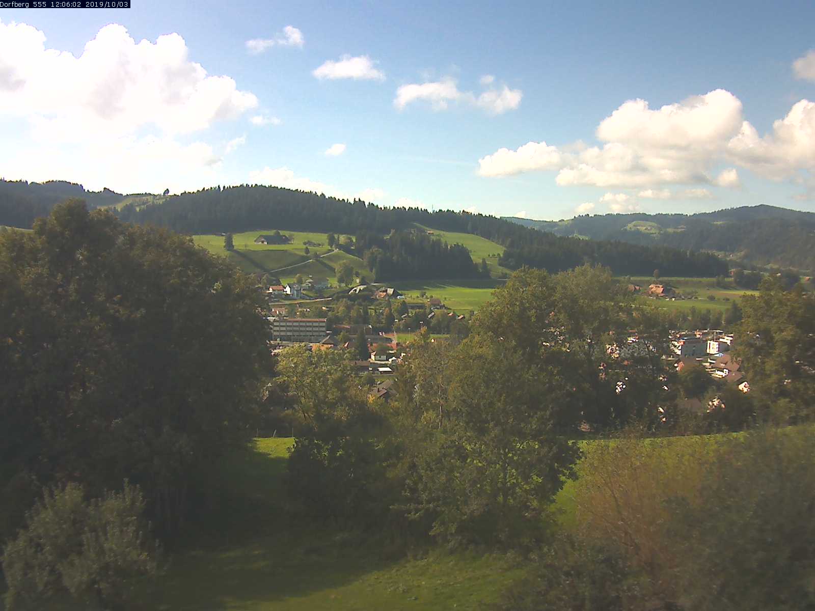 Webcam-Bild: Aussicht vom Dorfberg in Langnau 20191003-120601
