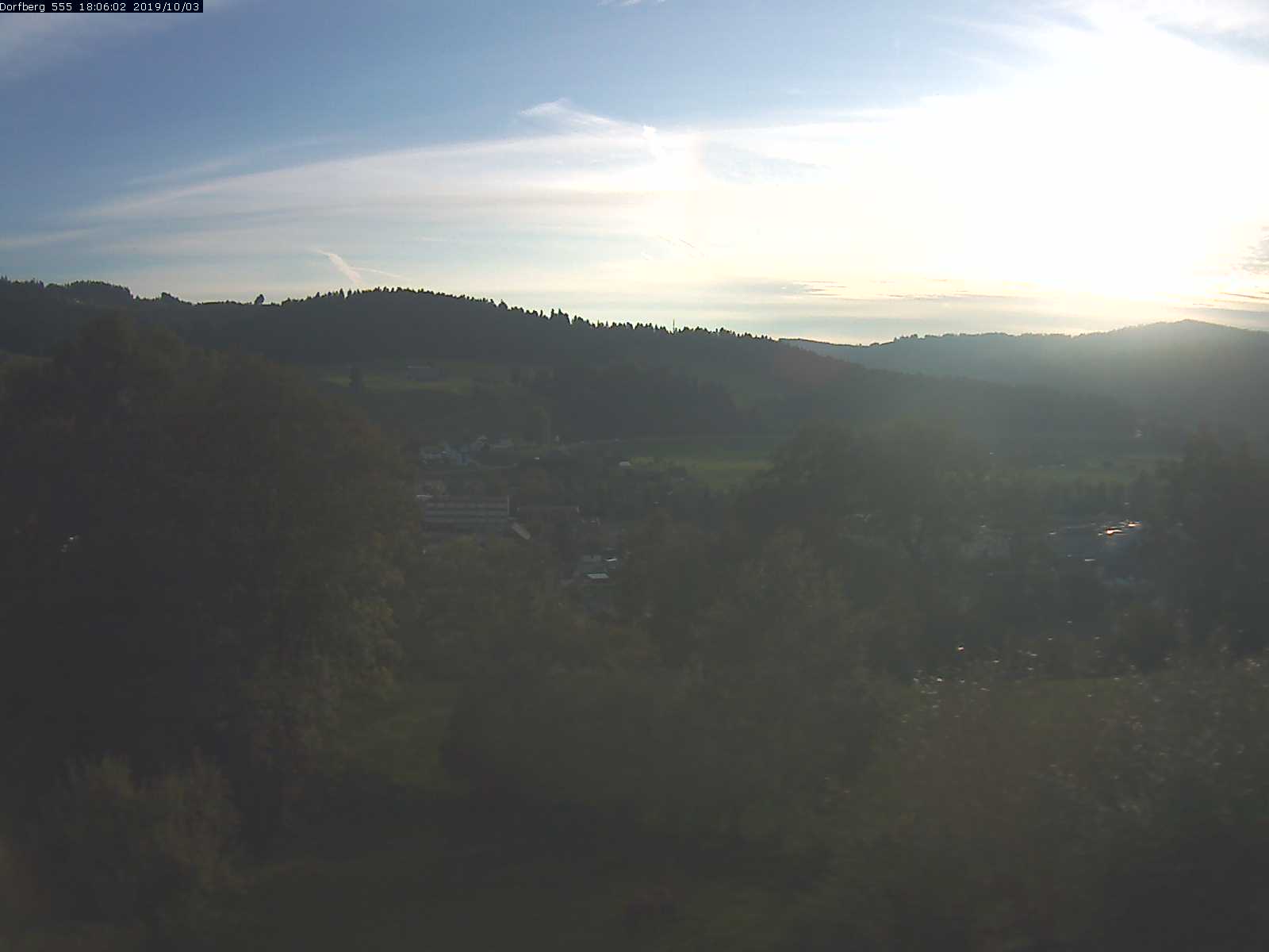 Webcam-Bild: Aussicht vom Dorfberg in Langnau 20191003-180601