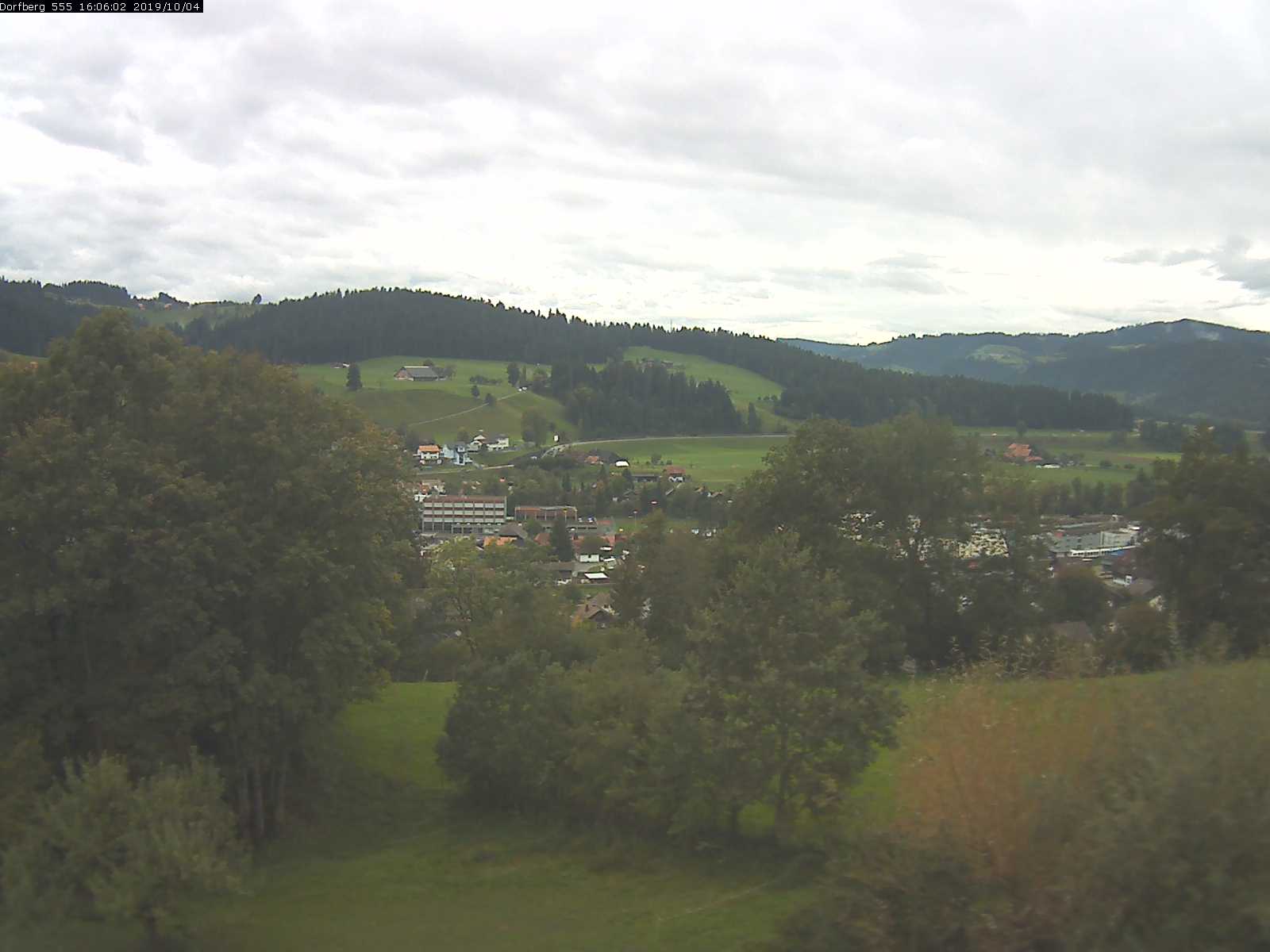 Webcam-Bild: Aussicht vom Dorfberg in Langnau 20191004-160601